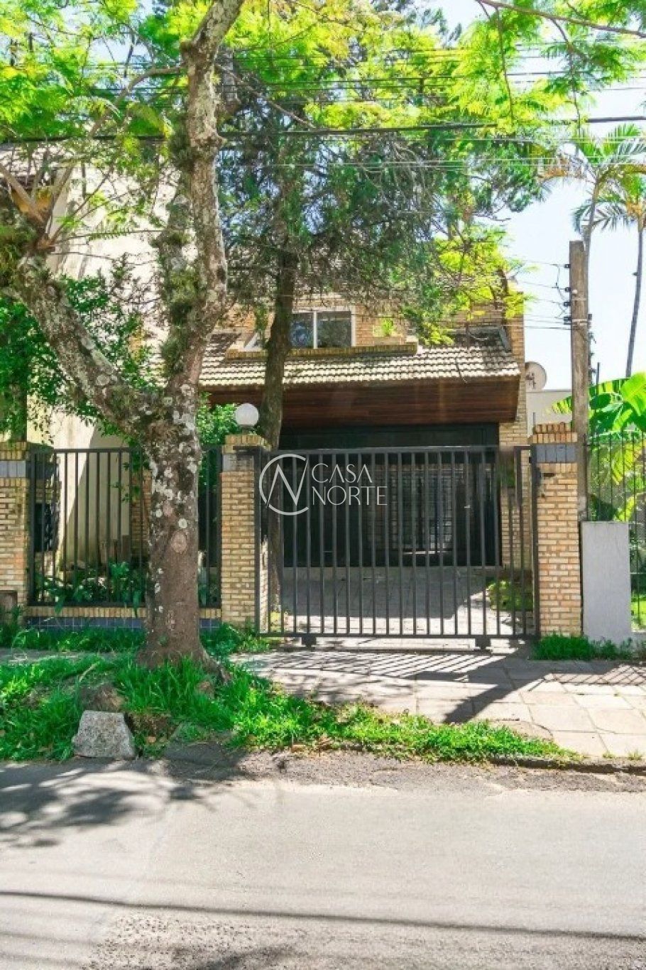 Casa à venda com 4 quartos, 234m², 1 suíte, 2 vagas, Travessa Nossa Senhora de Lourdes no bairro Tristeza em Porto Alegre