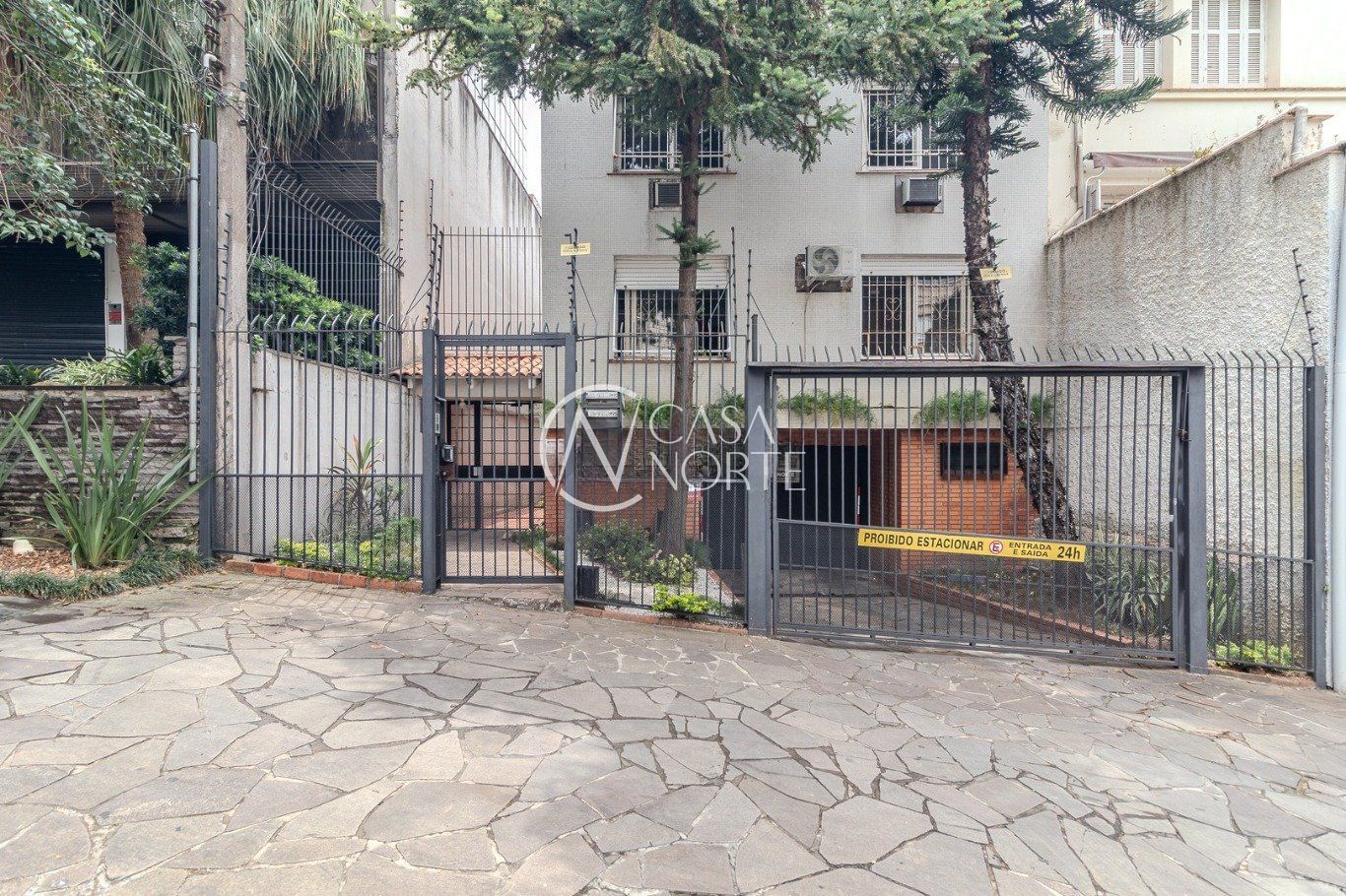 Apartamento à venda com 3 quartos, 110m², 1 suíte, 2 vagas, Rua Doutor Florêncio Ygartua no bairro Moinhos de Vento em Porto Alegre