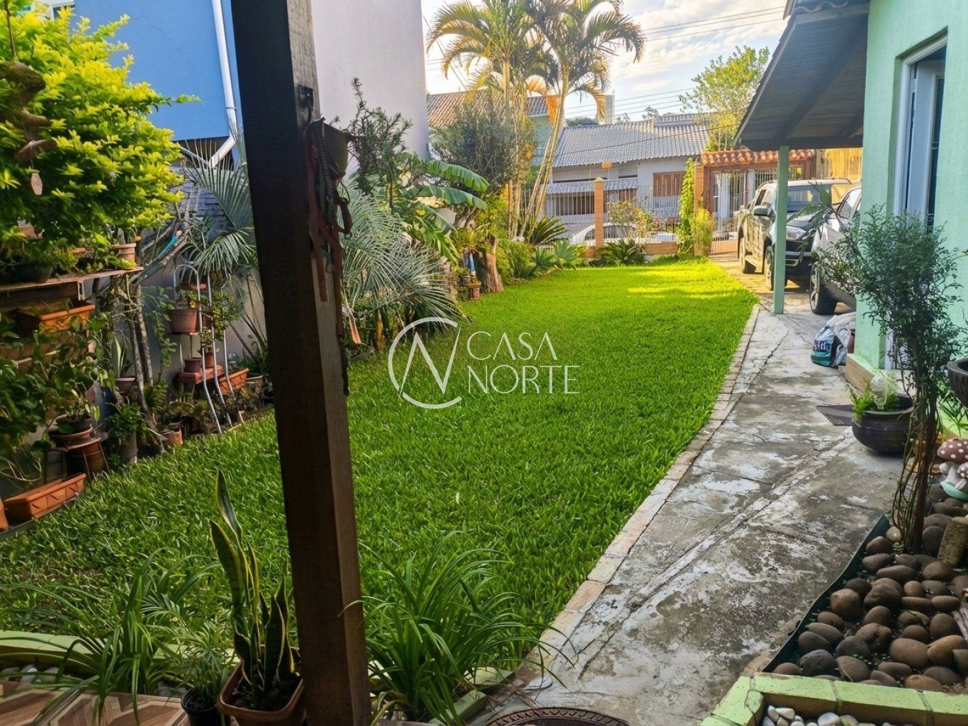 Casa à venda com 2 quartos, 130m², 3 vagas, Rua James Bocacio no bairro Hípica em Porto Alegre