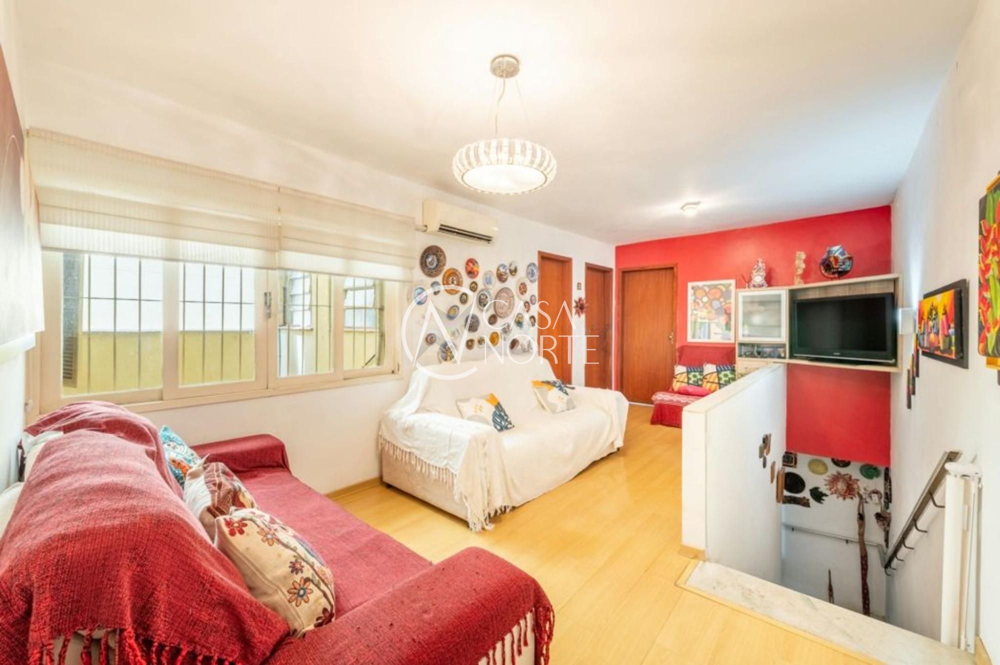 Casa à venda com 3 quartos, 257m², 2 suítes, 3 vagas, Rua São Manoel no bairro Rio Branco em Porto Alegre