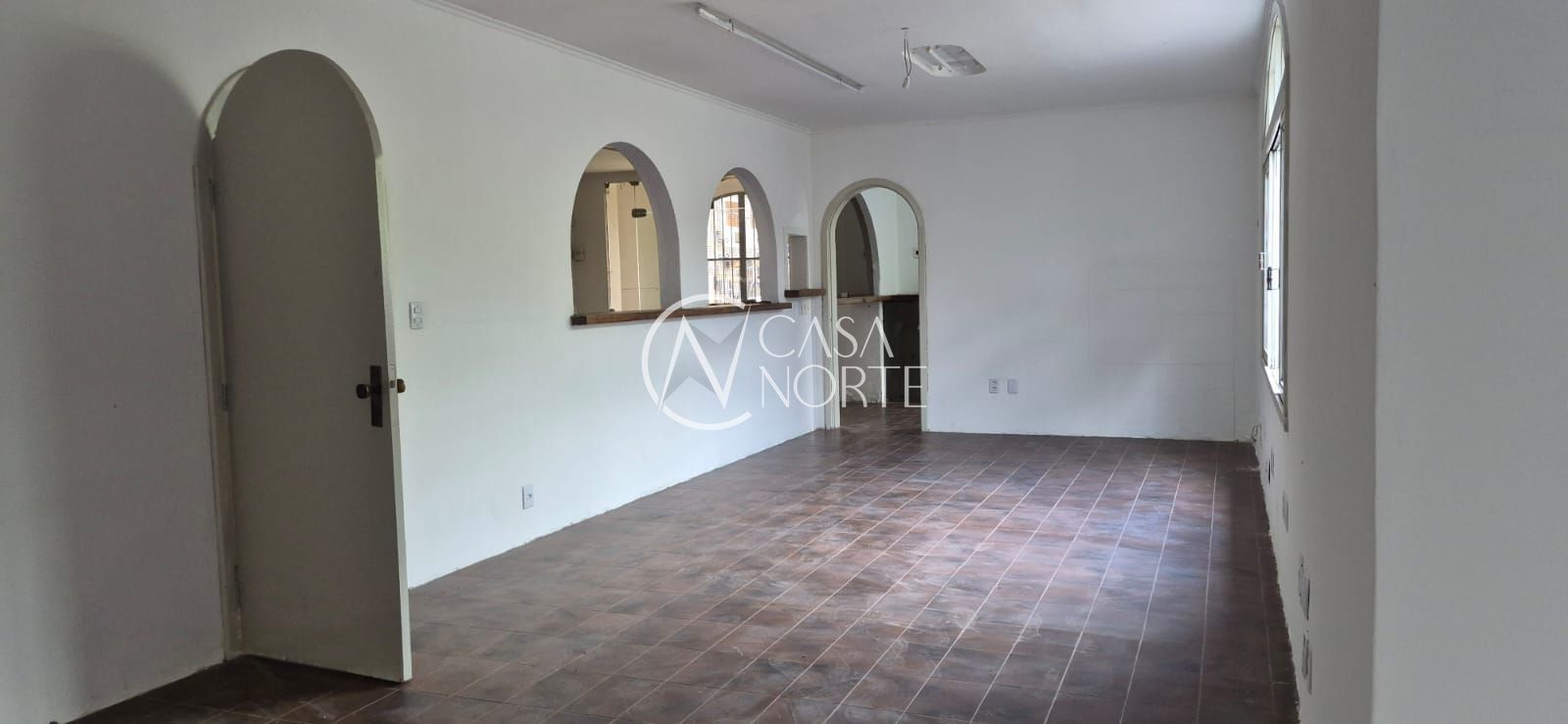 Casa à venda com 3 quartos, 350m², 5 vagas, Rua Conde de Porto Alegre no bairro Floresta em Porto Alegre