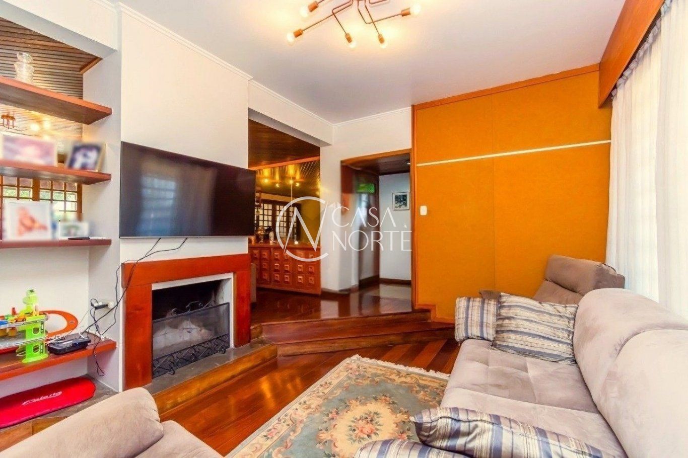 Casa à venda com 4 quartos, 338m², 1 suíte, 4 vagas, Rua Matias José Bins no bairro Três Figueiras em Porto Alegre