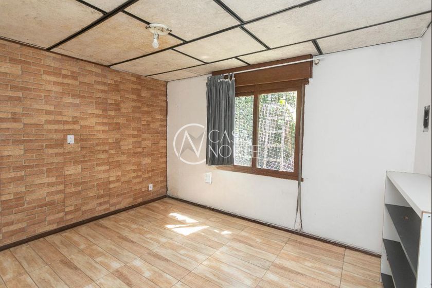 Casa à venda com 3 quartos, 54m², 2 vagas, Avenida Gamal Abdel Nasser no bairro Rubem Berta em Porto Alegre