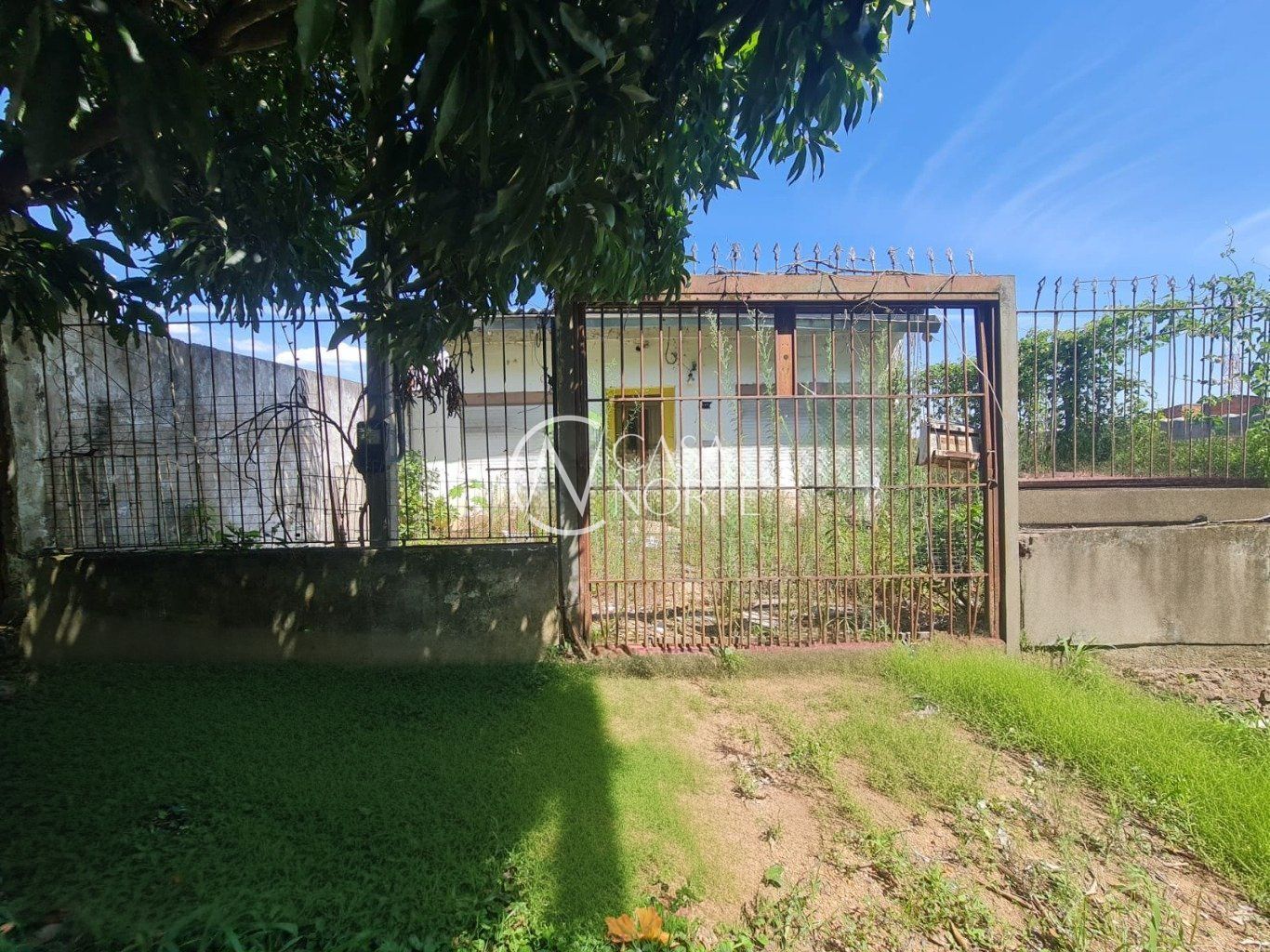 Casa à venda com 1 quarto, 130m², 2 vagas, Rua Tenente-Coronel Mário Doernte no bairro Ipanema em Porto Alegre