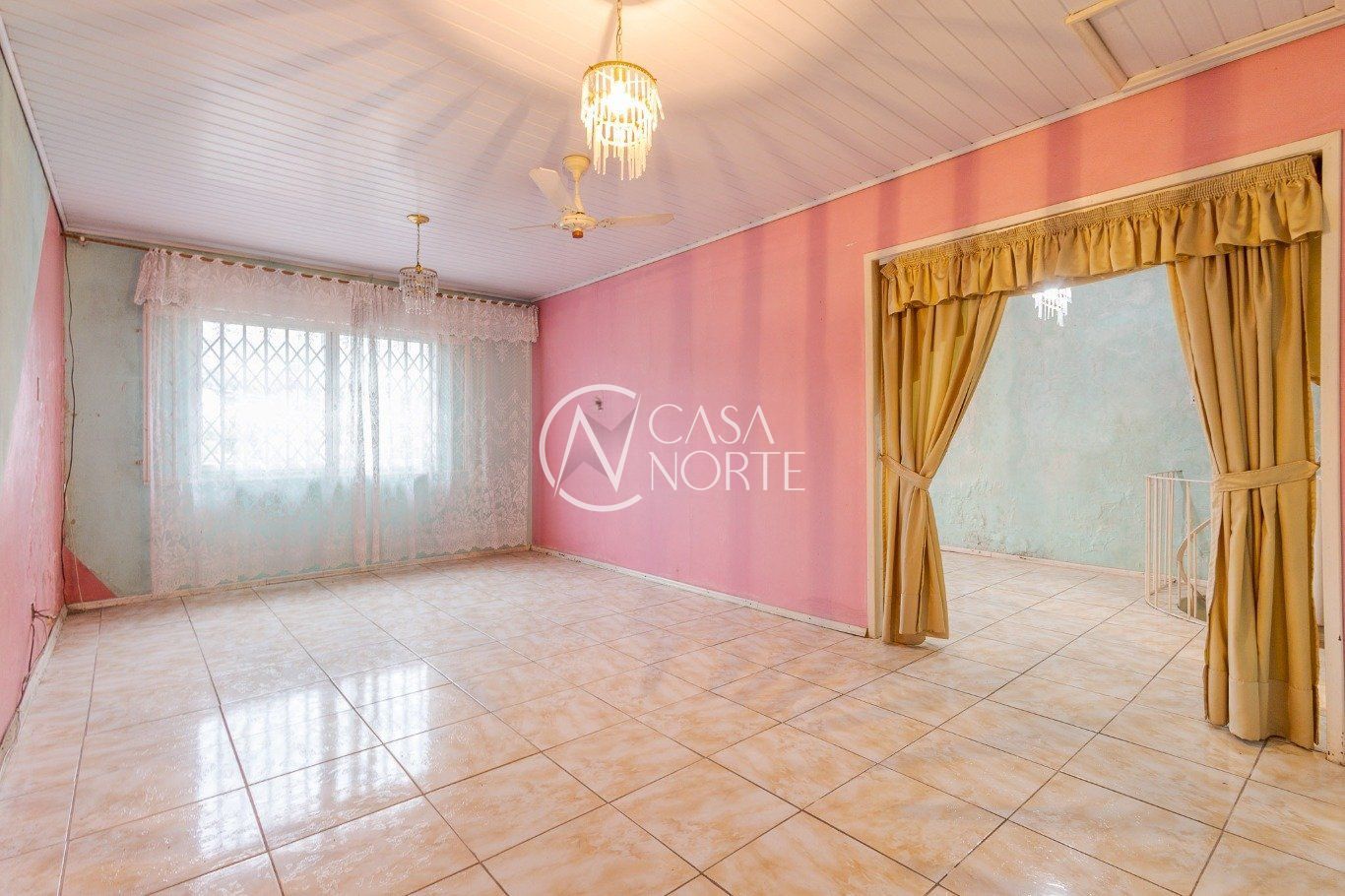 Casa à venda com 3 quartos, 150m², 3 vagas, Avenida Bento Gonçalves no bairro Partenon em Porto Alegre