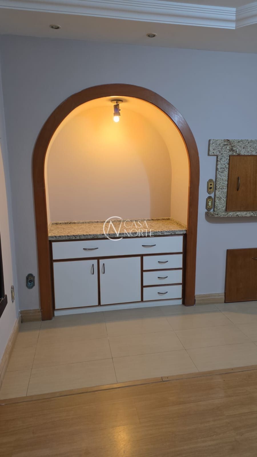 Casa à venda com 3 quartos, 199m², 1 suíte, 3 vagas, Rua Professor Pedro Santa Helena no bairro Jardim do Salso em Porto Alegre