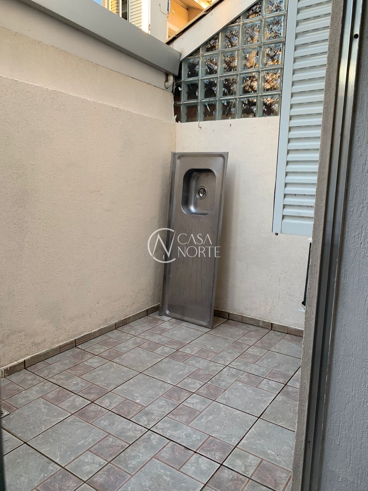 Casa à venda com 2 quartos, 91m², 1 vaga, Avenida Faria Lobato no bairro Sarandi em Porto Alegre