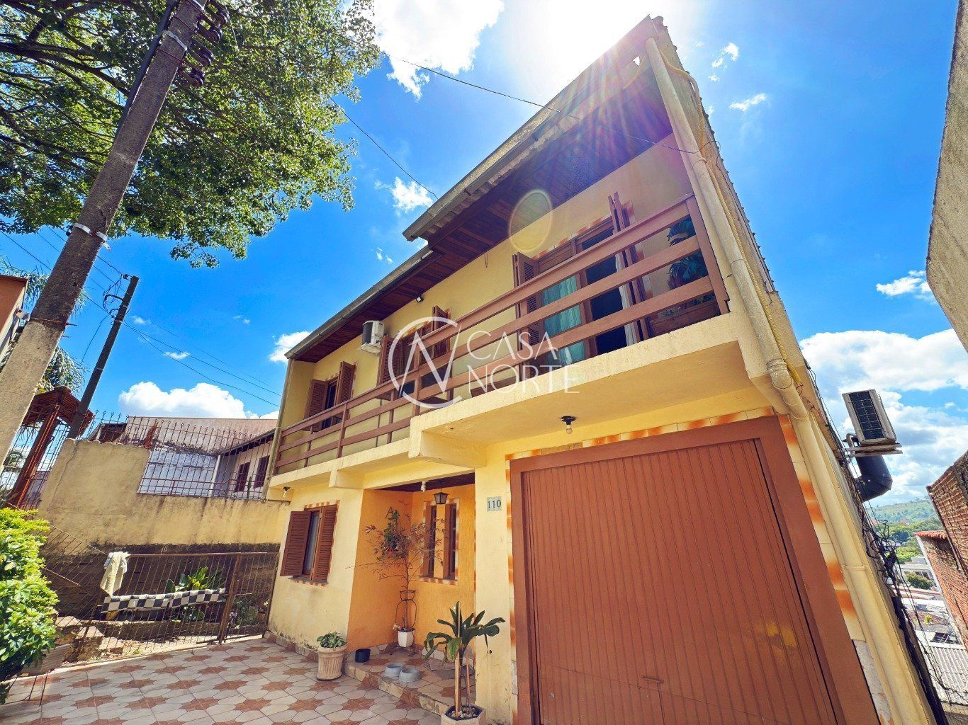 Casa à venda com 3 quartos, 198m², 1 suíte, 2 vagas, Avenida Sargento Manoel Raymundo Soares no bairro Jardim Carvalho em Porto Alegre