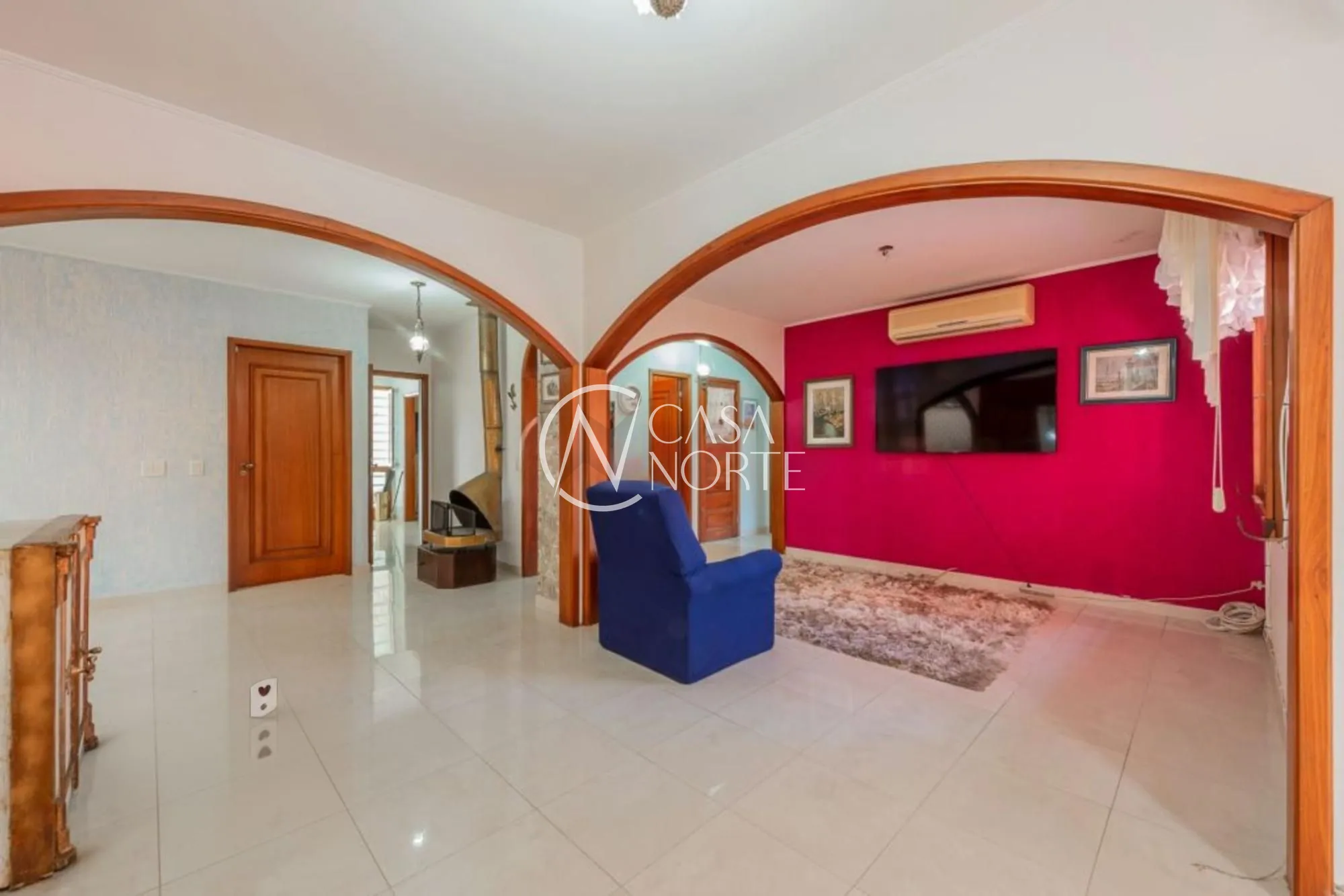 Casa à venda com 3 quartos, 203m², 1 suíte, 4 vagas, Rua Rubens Rosa Guedes no bairro Jardim Itu em Porto Alegre