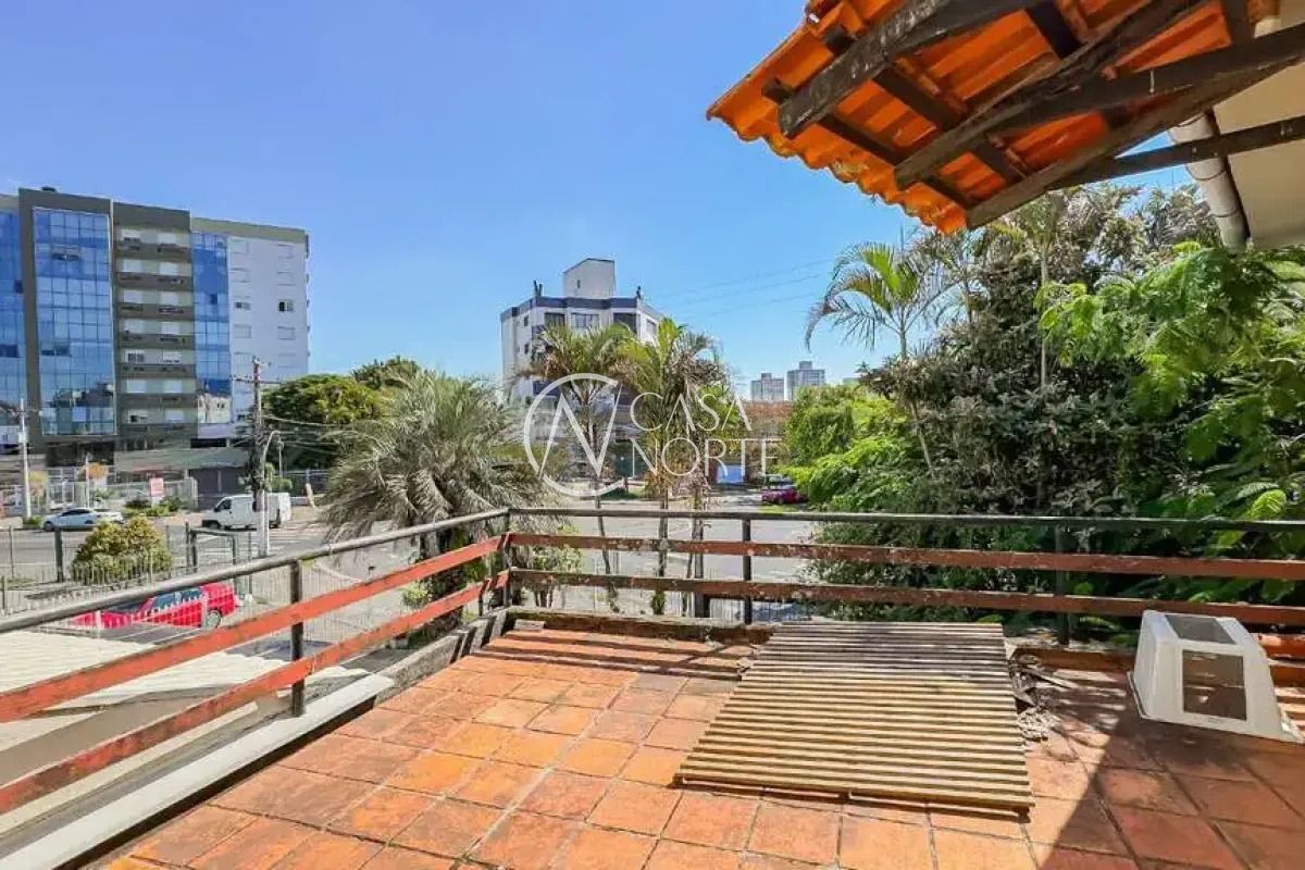 Casa à venda com 4 quartos, 340m², 1 suíte, 1 vaga, Avenida Benno Mentz no bairro Vila Ipiranga em Porto Alegre