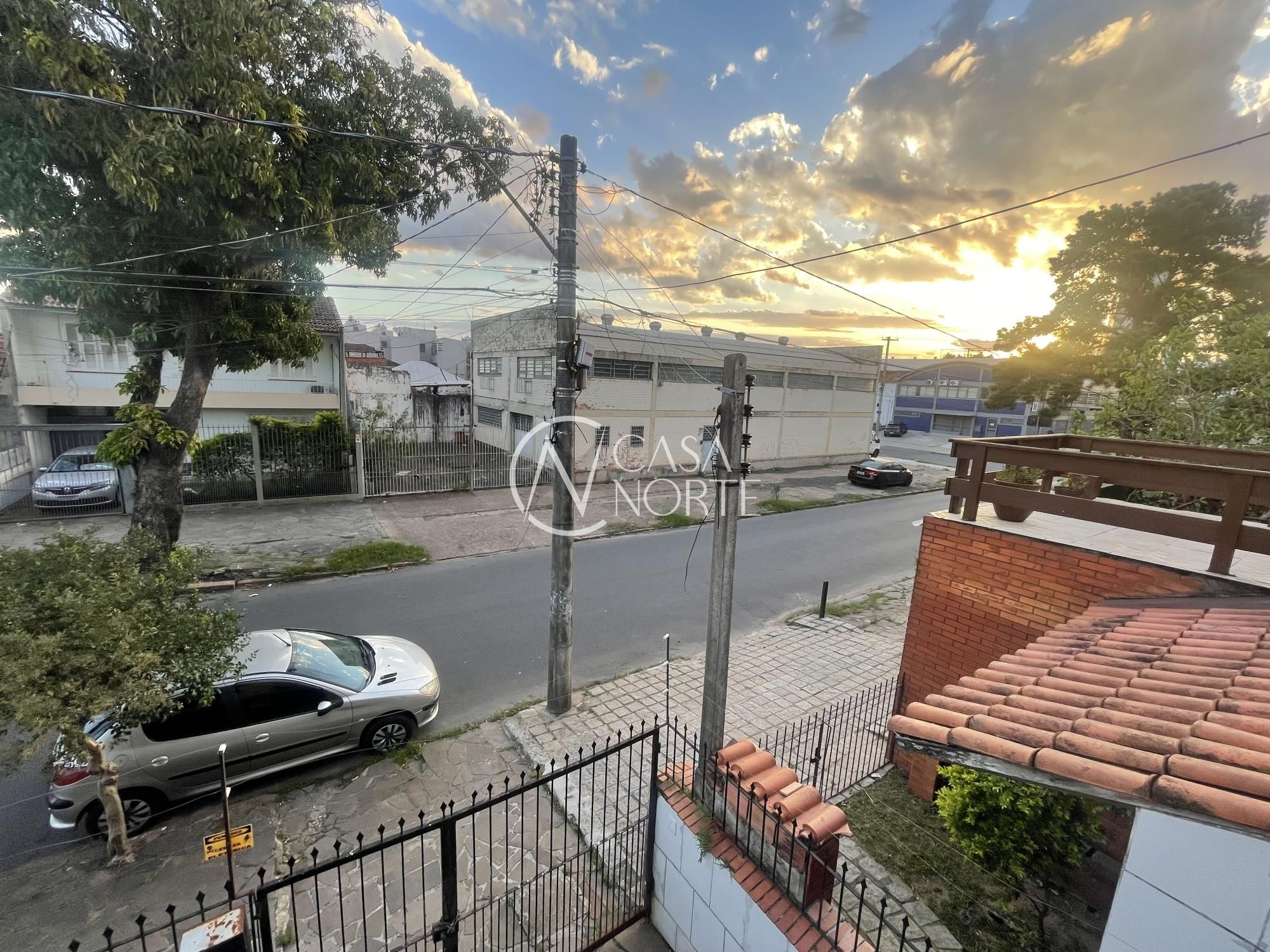 Casa à venda com 3 quartos, 154m², 1 suíte, 2 vagas, Rua Serro Azul no bairro Santa Maria Goretti em Porto Alegre