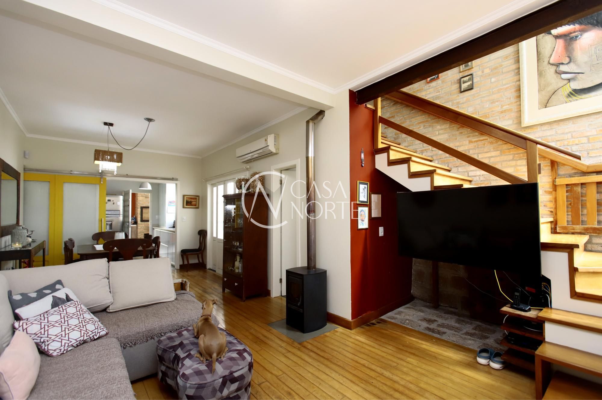 Casa à venda com 4 quartos, 217m², 1 suíte, 3 vagas, Rua Francisco Ferrer no bairro Rio Branco em Porto Alegre