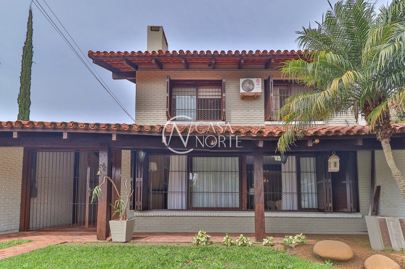 Casa à venda com 3 quartos, 300m², 1 suíte, 6 vagas, Rua Engenheiro Tito Marques Fernandes no bairro Ipanema em Porto Alegre