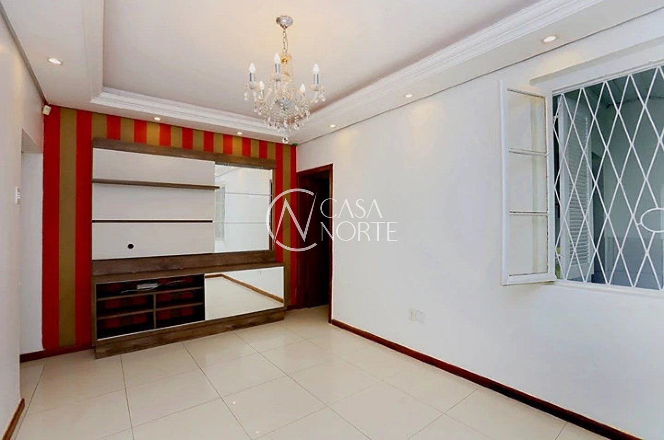 Casa à venda com 2 quartos, 280m², 1 suíte, 3 vagas, Avenida Nonoai no bairro Nonoai em Porto Alegre