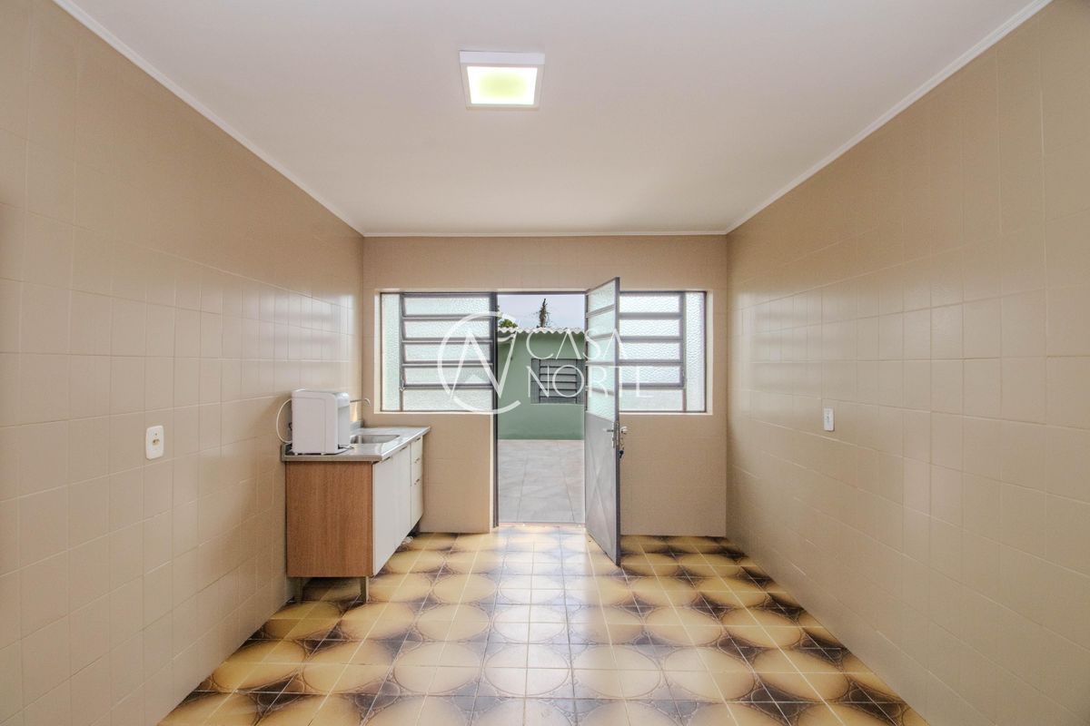 Casa à venda com 3 quartos, 190m², 1 suíte, 2 vagas, Rua Monte Flor no bairro Jardim Floresta em Porto Alegre