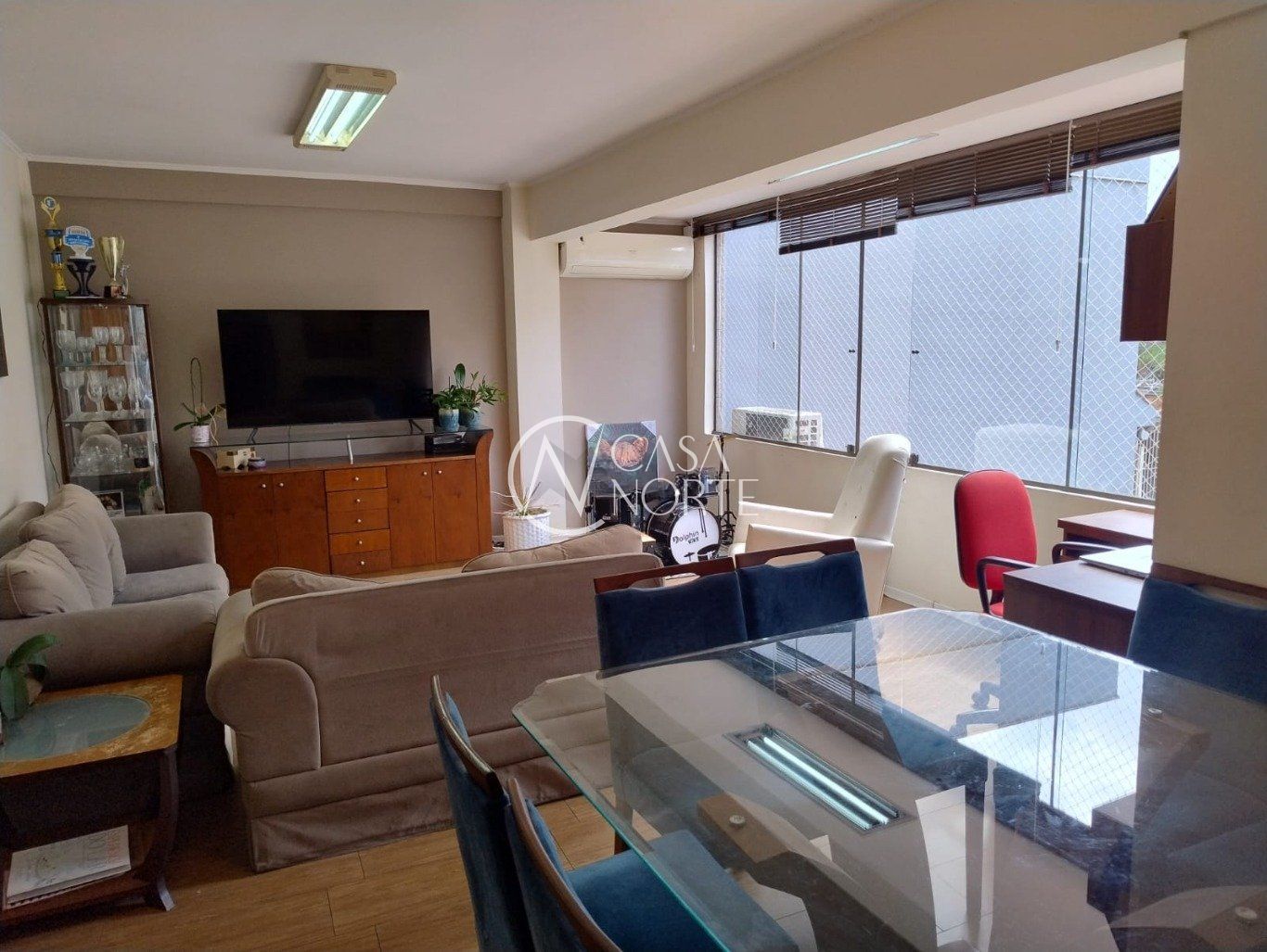 Apartamento Garden à venda com 3 quartos, 130m², 1 suíte, 2 vagas, Avenida João Wallig no bairro Passo da Areia em Porto Alegre