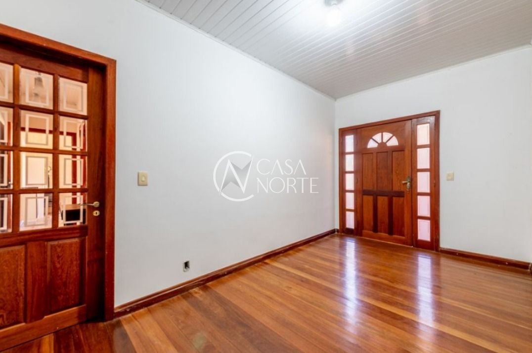 Casa à venda com 2 quartos, 112m², 1 suíte, 6 vagas, Rua Vidal de Negreiros no bairro Vila São José em Porto Alegre