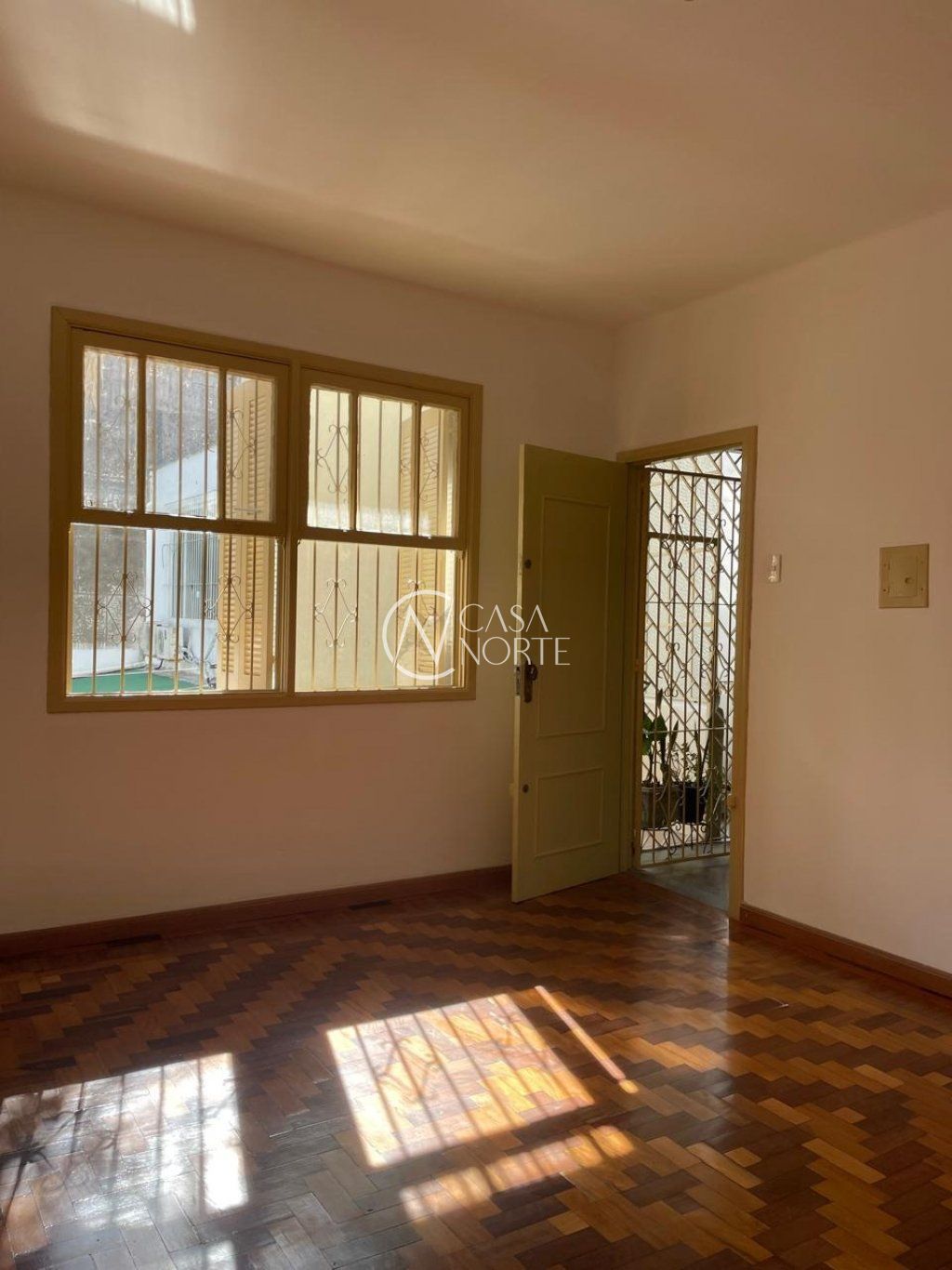 Apartamento à venda com 2 quartos, 77m², Rua Silva Só no bairro Santa Cecília em Porto Alegre