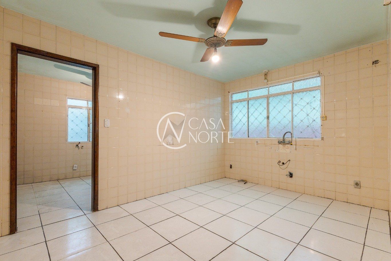 Casa à venda com 3 quartos, 150m², 3 vagas, Avenida Bento Gonçalves no bairro Partenon em Porto Alegre