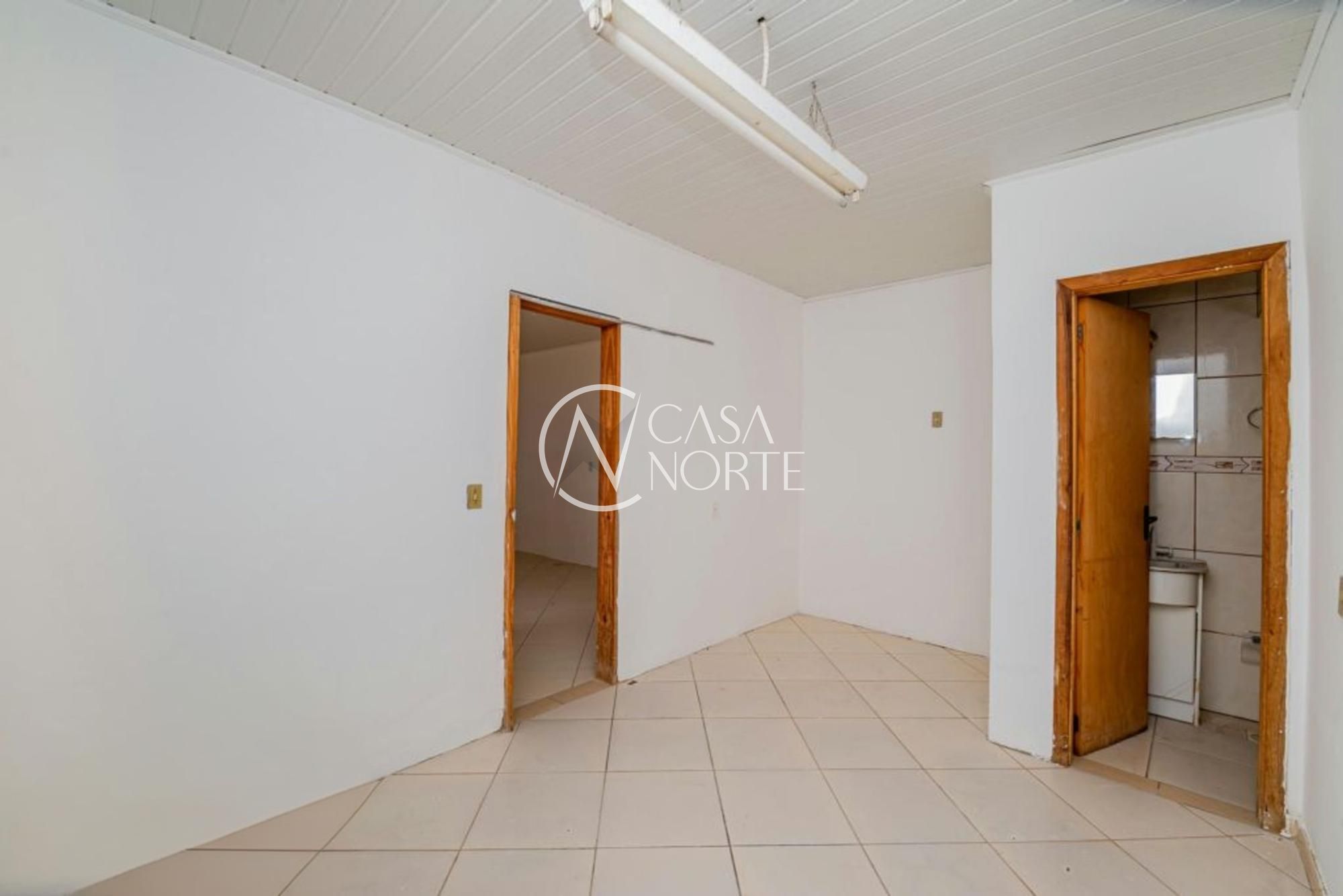 Casa à venda com 2 quartos, 70m², 4 vagas, Rua Atlântida no bairro Ipanema em Porto Alegre