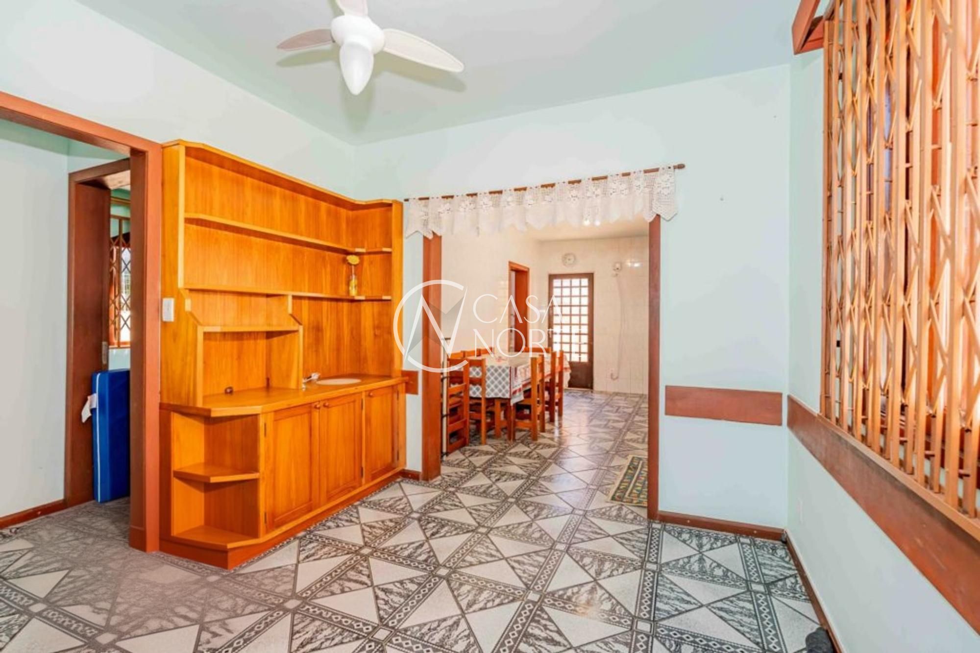 Casa à venda com 2 quartos, 150m², 7 vagas, Rua dos Guenoas no bairro Guarujá em Porto Alegre