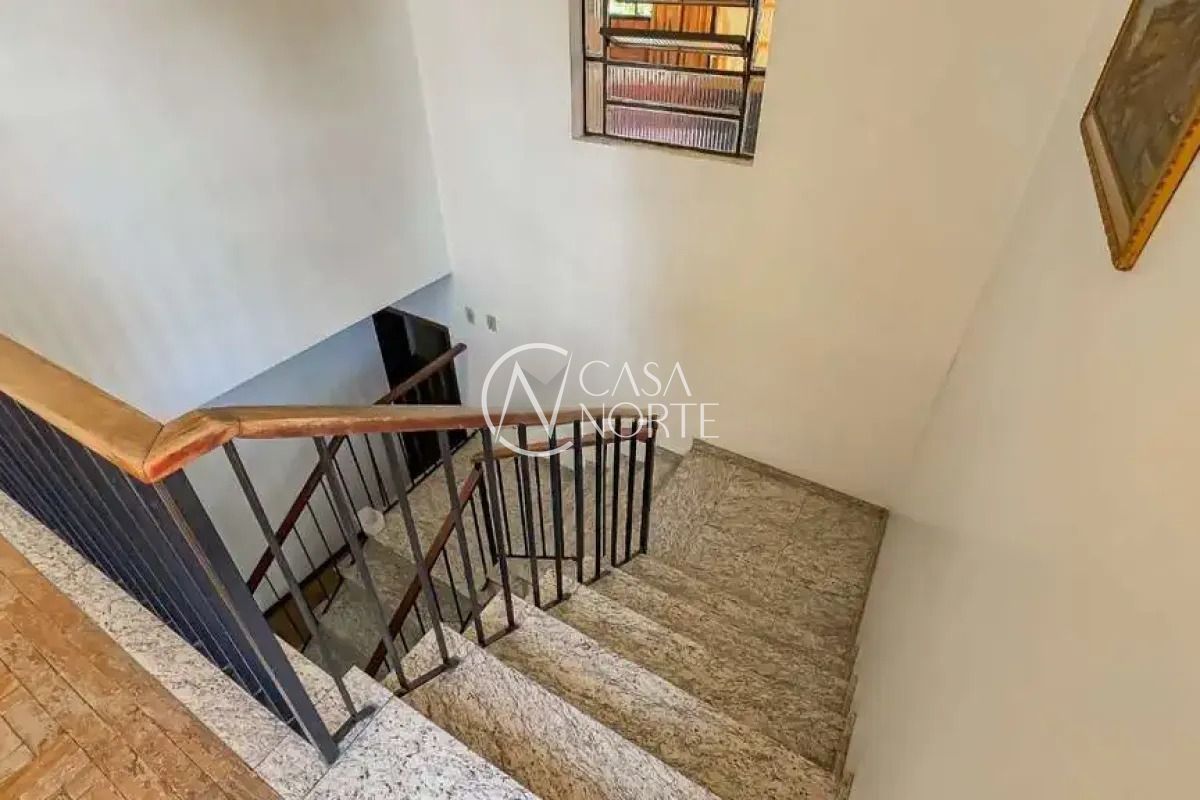 Casa à venda com 4 quartos, 340m², 1 suíte, 1 vaga, Avenida Benno Mentz no bairro Vila Ipiranga em Porto Alegre