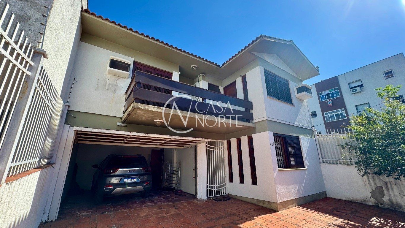 Casa à venda com -4 quarto, 400m², 2 suítes, 4 vagas, Rua Damasco no bairro Azenha em Porto Alegre