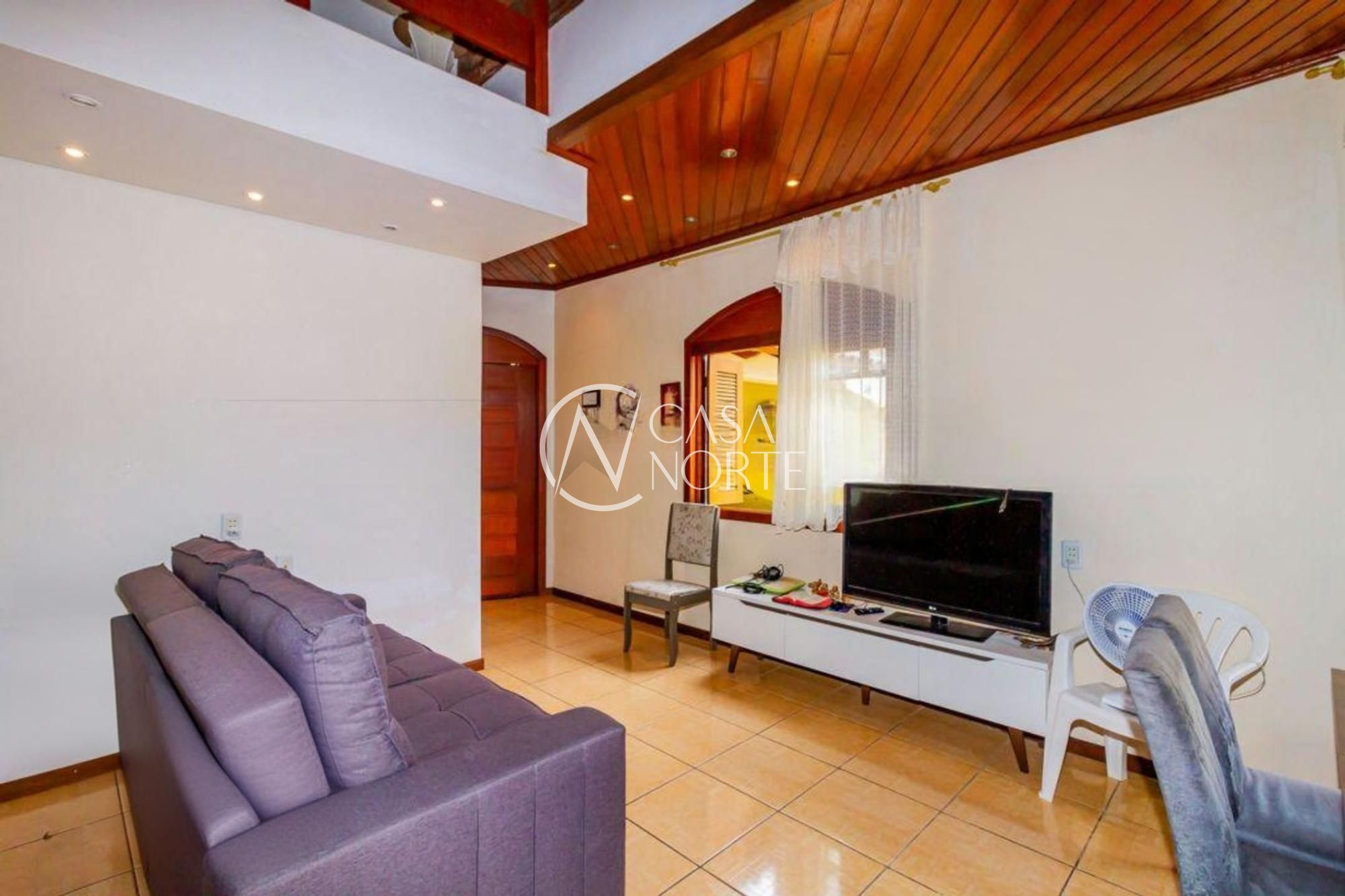 Casa à venda com 5 quartos, 210m², 1 suíte, 2 vagas, Rua Figueredo Mascarenhas no bairro Sarandi em Porto Alegre