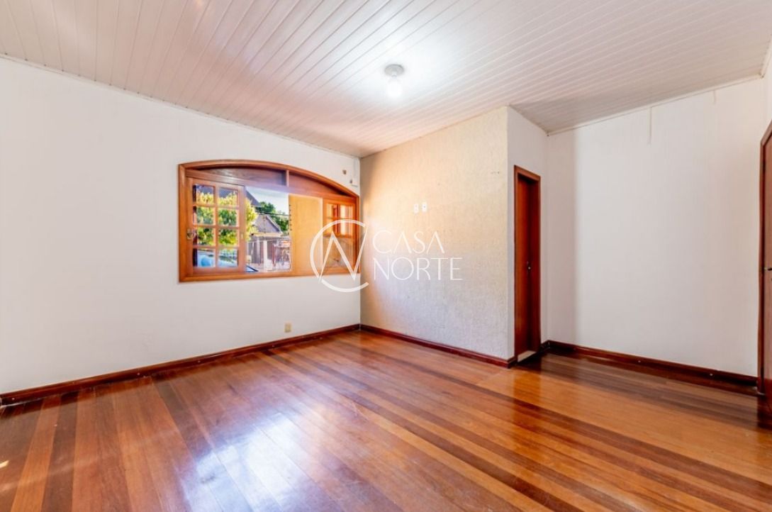 Casa à venda com 2 quartos, 112m², 1 suíte, 6 vagas, Rua Vidal de Negreiros no bairro Vila São José em Porto Alegre