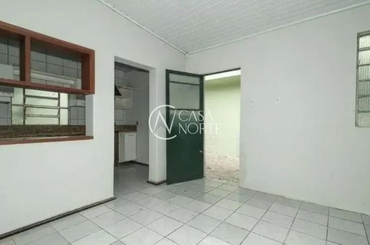 Casa à venda com 3 quartos, 270m², 2 vagas, Rua Doutor Vargas Neto no bairro Jardim Leopoldina em Porto Alegre