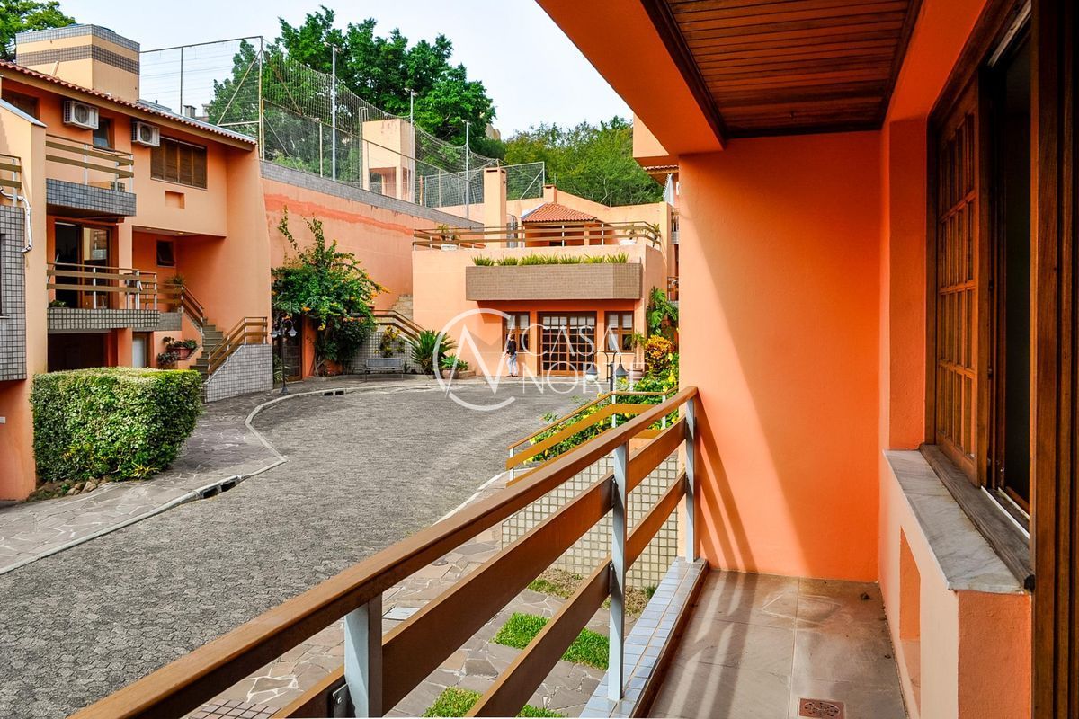 Casa de Condomínio à venda com 3 quartos, 286m², 1 suíte, 3 vagas, Rua Dona Ondina no bairro Menino Deus em Porto Alegre