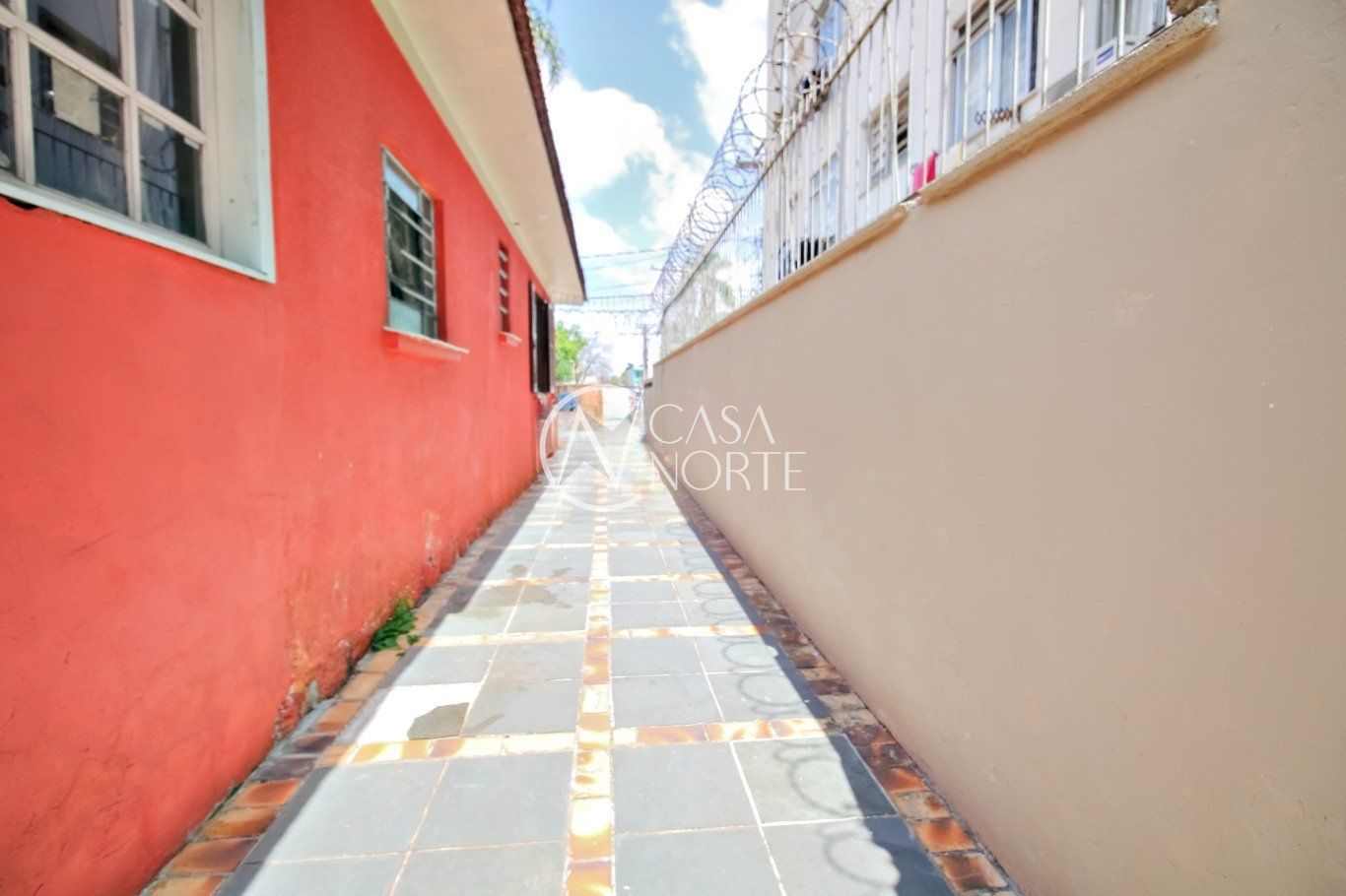 Casa à venda com 2 quartos, 200m², 1 suíte, 2 vagas, Rua Marquês de Alegrete no bairro São João em Porto Alegre