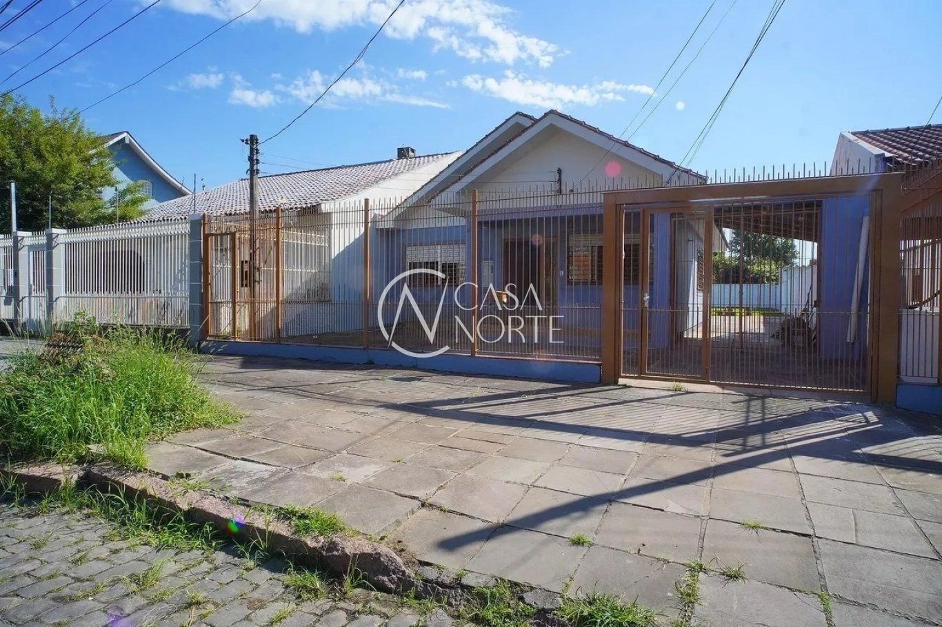 Casa à venda com 3 quartos, 82m², 1 vaga, Rua Doutor Marino Abrahão no bairro Passo das Pedras em Porto Alegre