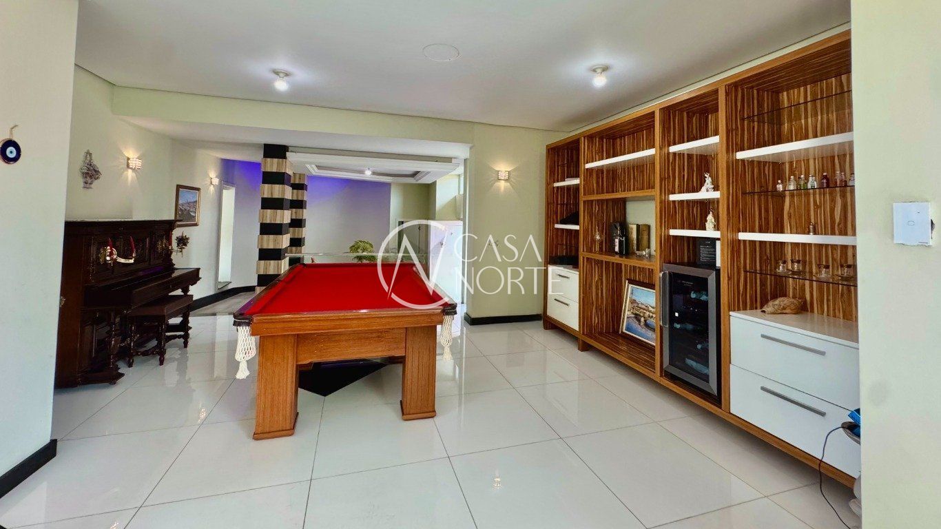 Casa à venda com 4 quartos, 599m², 3 suítes, 8 vagas, Rua Assunção no bairro Jardim Lindóia em Porto Alegre