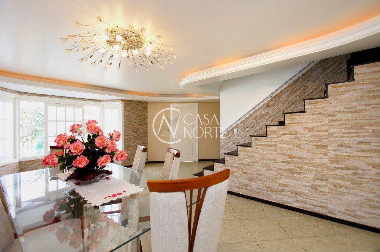 Casa à venda com 3 quartos, 263m², 1 suíte, 2 vagas, Rua Santo Expedito no bairro Parque Santa Fé em Porto Alegre