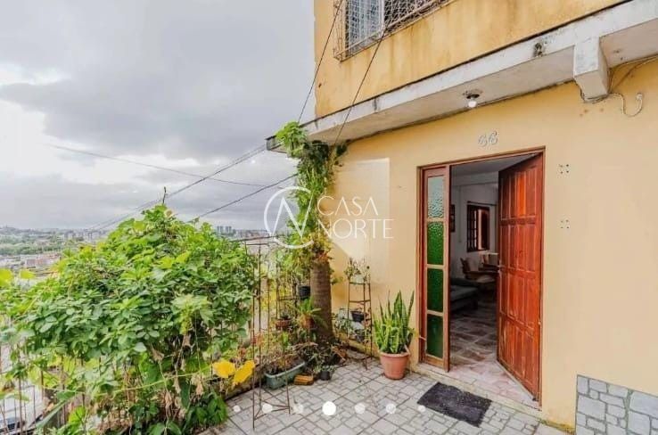 Casa à venda com 3 quartos, 110m², 1 suíte, 2 vagas, Avenida Vicente Monteggia no bairro Nonoai em Porto Alegre