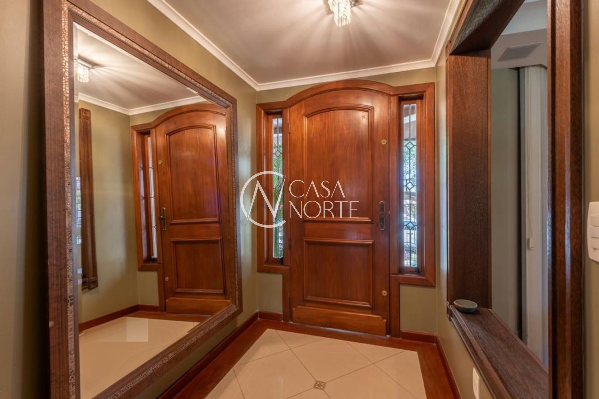 Casa à venda com 5 quartos, 360m², 2 suítes, 2 vagas, Rua Henrique Scliar no bairro Jardim Itu em Porto Alegre