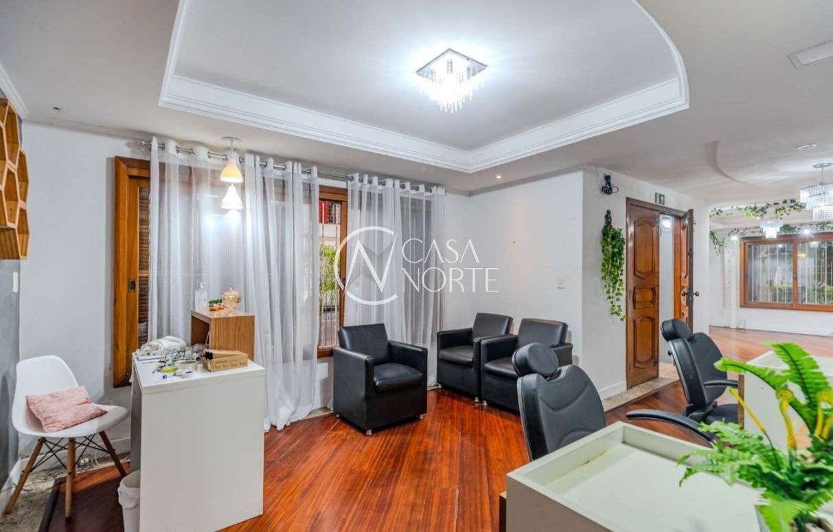 Casa à venda com 3 quartos, 201m², 2 suítes, 2 vagas, Rua Doutor Lossio no bairro Partenon em Porto Alegre