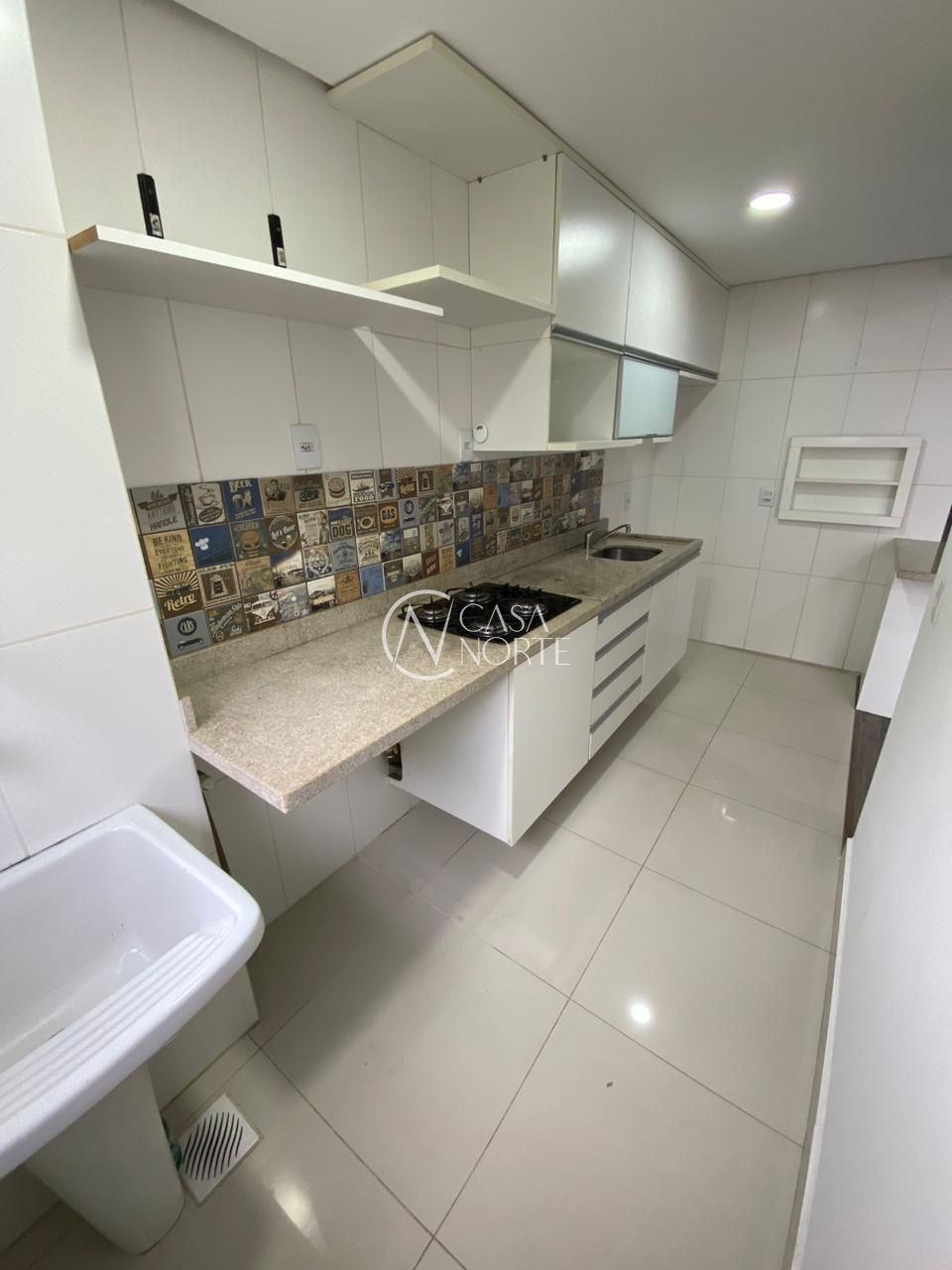 Apartamento à venda com 2 quartos, 57m², 1 suíte, 1 vaga, Rua Walton Pontes Carpes no bairro Vila Nova em Porto Alegre