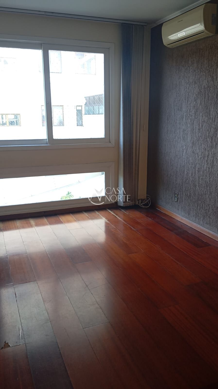 Apartamento à venda com 2 quartos, 52m², 2 vagas, Rua Carlos Trein Filho no bairro Auxiliadora em Porto Alegre