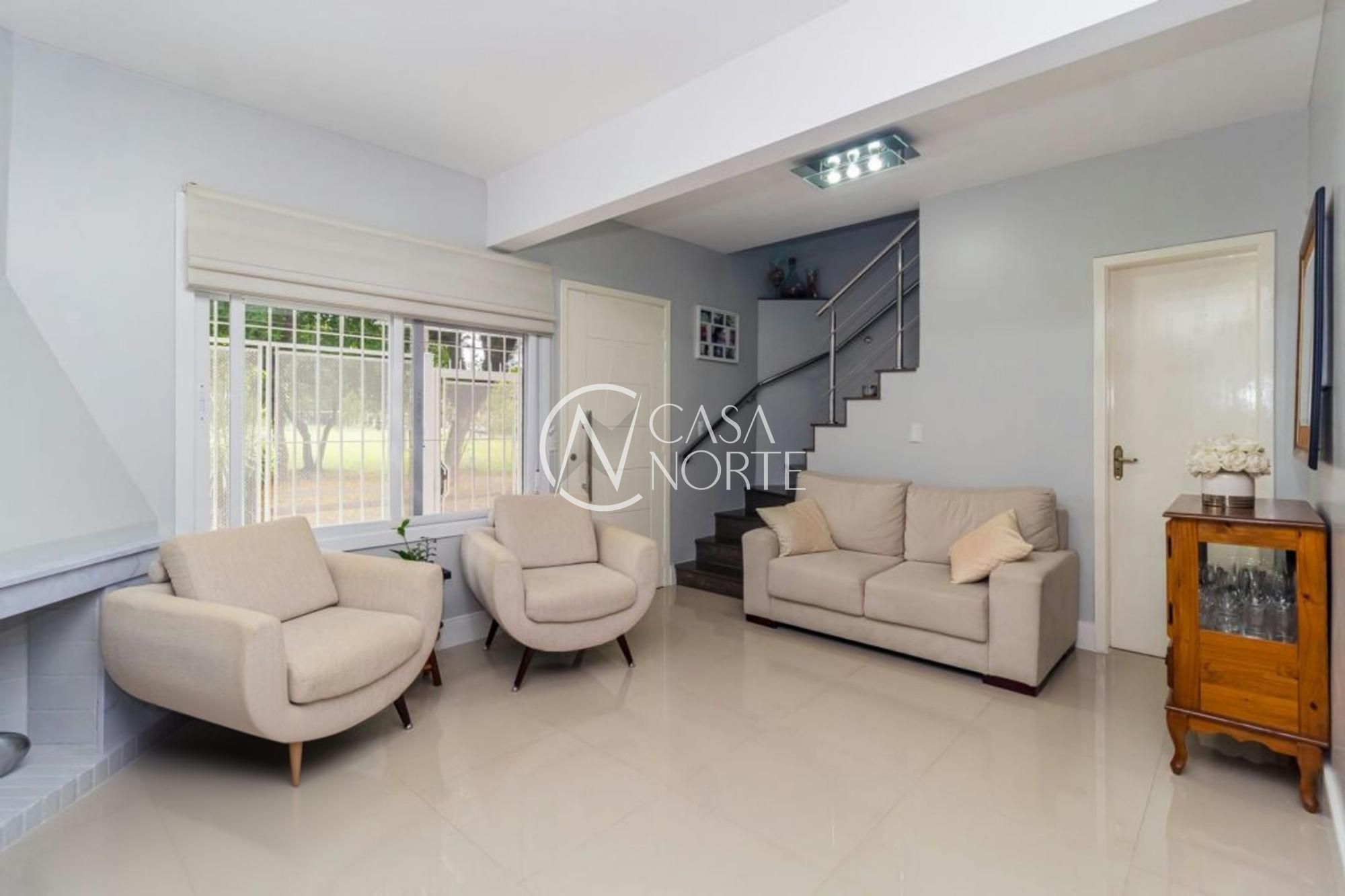 Casa à venda com 3 quartos, 131m², 1 suíte, 4 vagas, Rua das Caravelas no bairro Vila Ipiranga em Porto Alegre