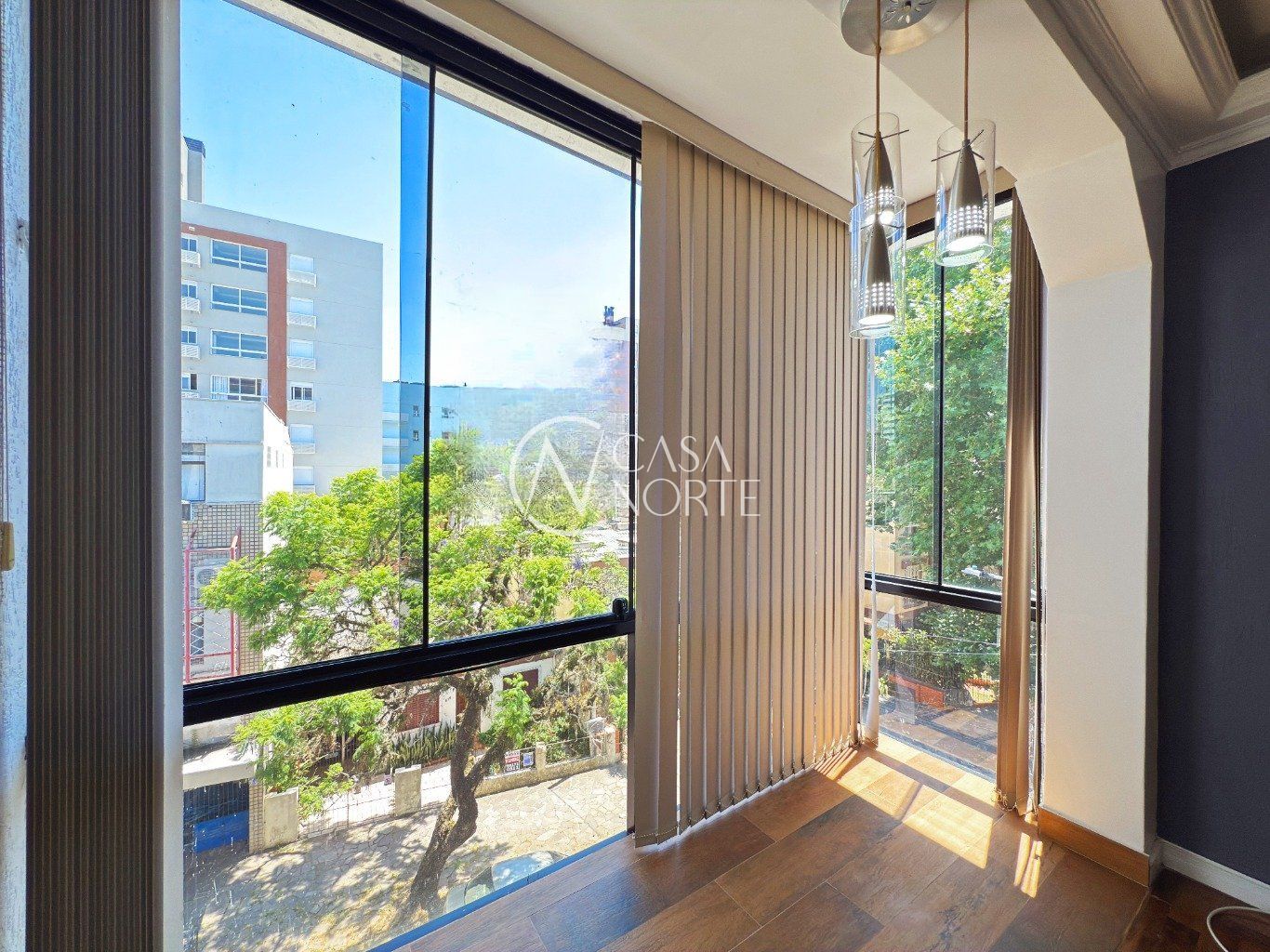 Apartamento à venda com 2 quartos, 65m², 1 vaga, Rua Umbú no bairro Passo da Areia em Porto Alegre