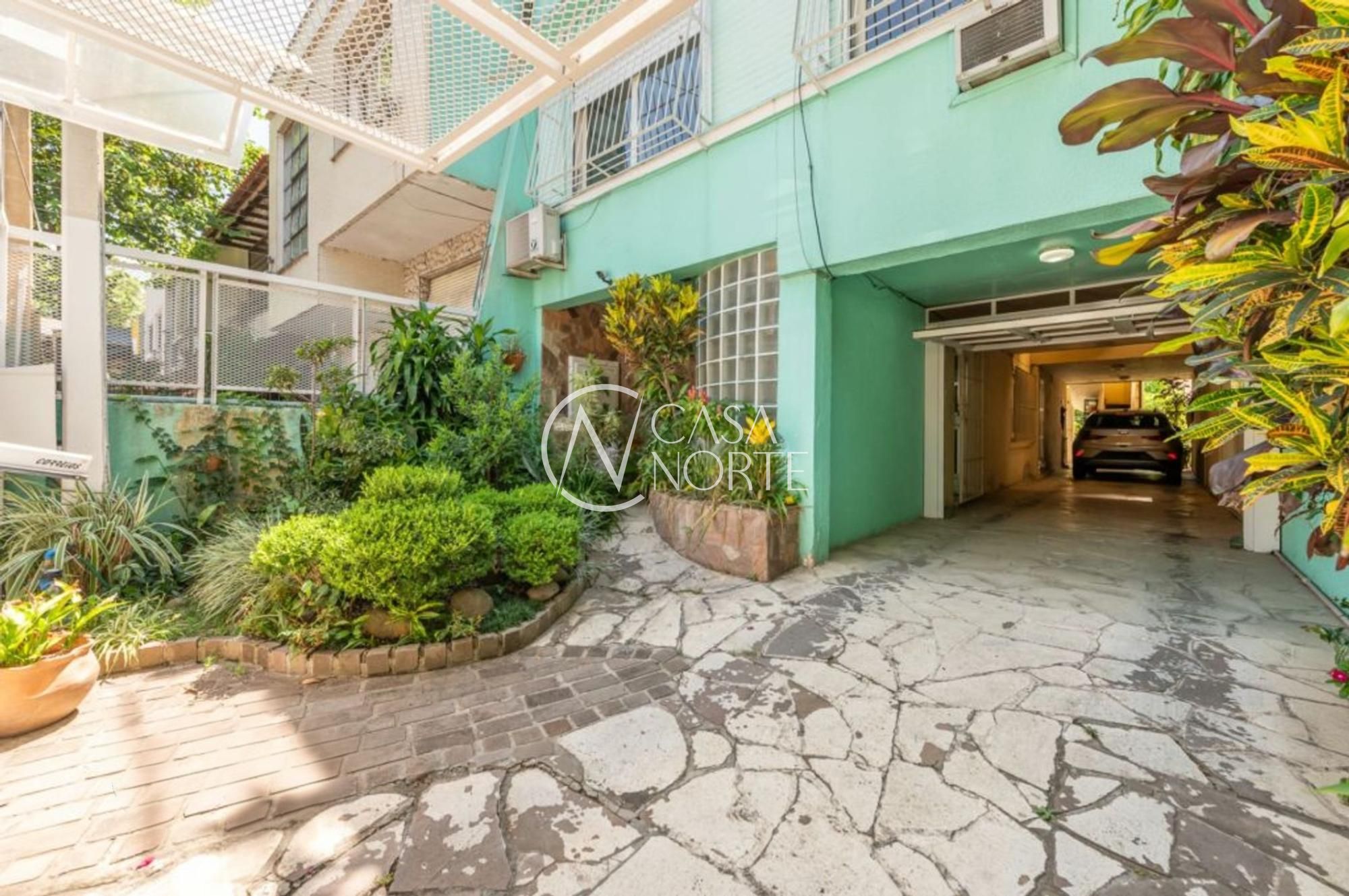 Casa à venda com 3 quartos, 257m², 2 suítes, 3 vagas, Rua São Manoel no bairro Rio Branco em Porto Alegre