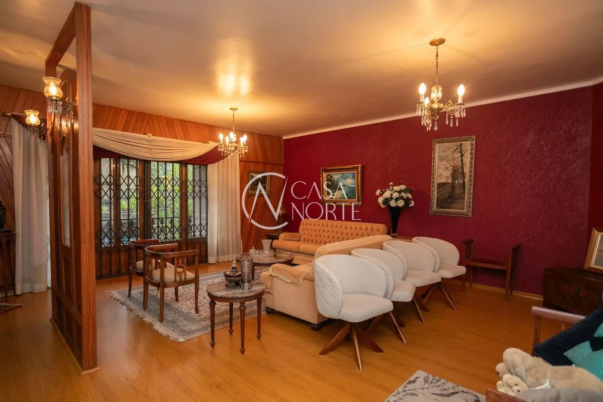 Casa à venda com 4 quartos, 280m², 1 suíte, 1 vaga, Rua Eudoro Berlink no bairro Auxiliadora em Porto Alegre