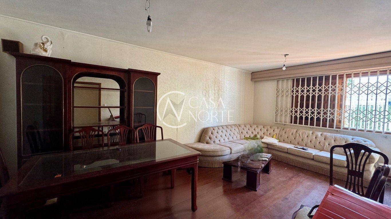 Casa à venda com -4 quarto, 400m², 2 suítes, 4 vagas, Rua Damasco no bairro Azenha em Porto Alegre