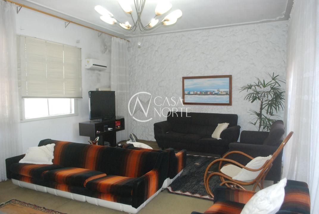 Casa à venda com 4 quartos, 230m², 4 vagas, Avenida Benno Mentz no bairro Vila Ipiranga em Porto Alegre