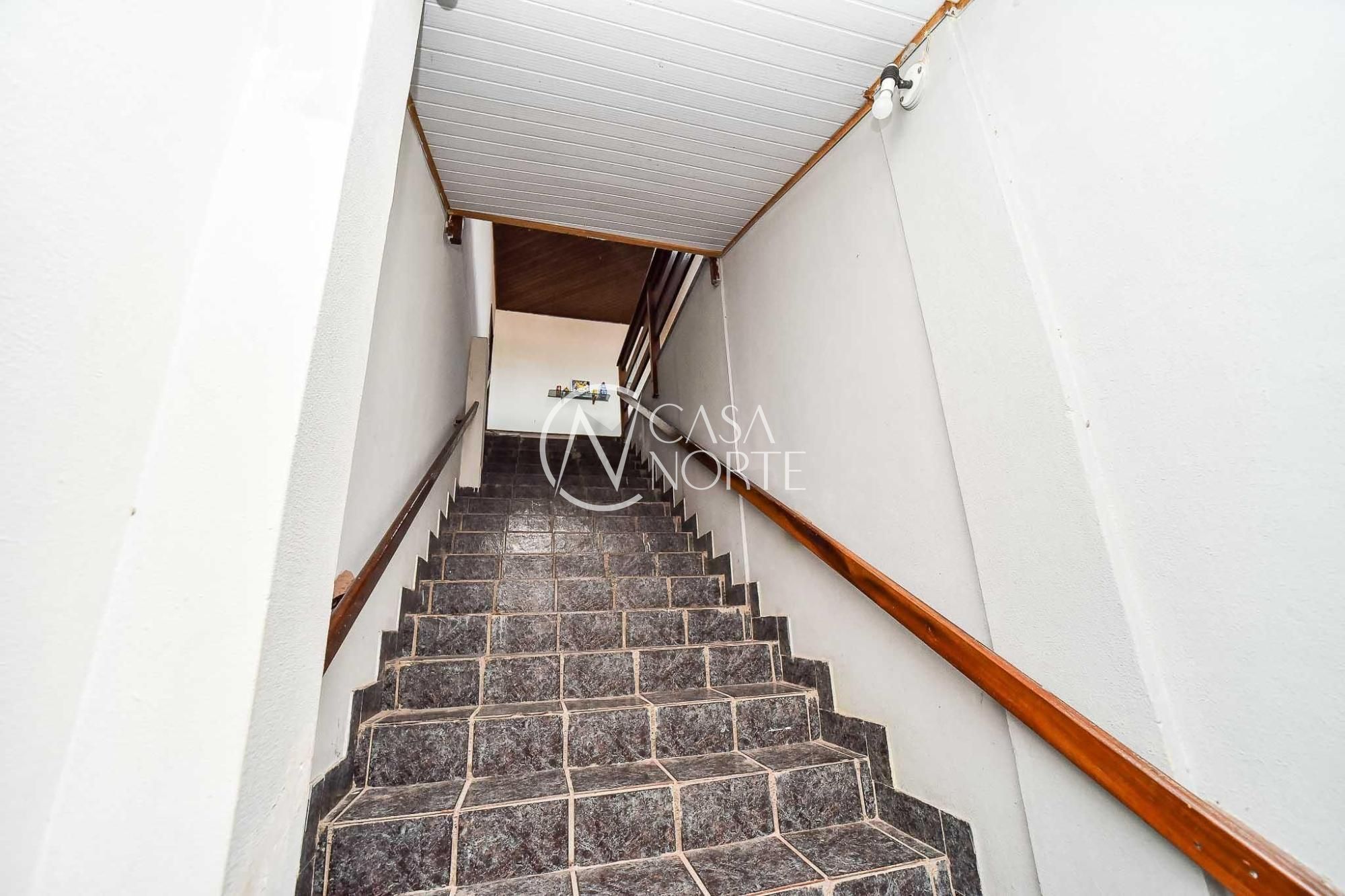 Casa à venda com 3 quartos, 232m², 2 suítes, 3 vagas, Rua Rosa Maria Malheiros no bairro Santa Rosa de Lima em Porto Alegre