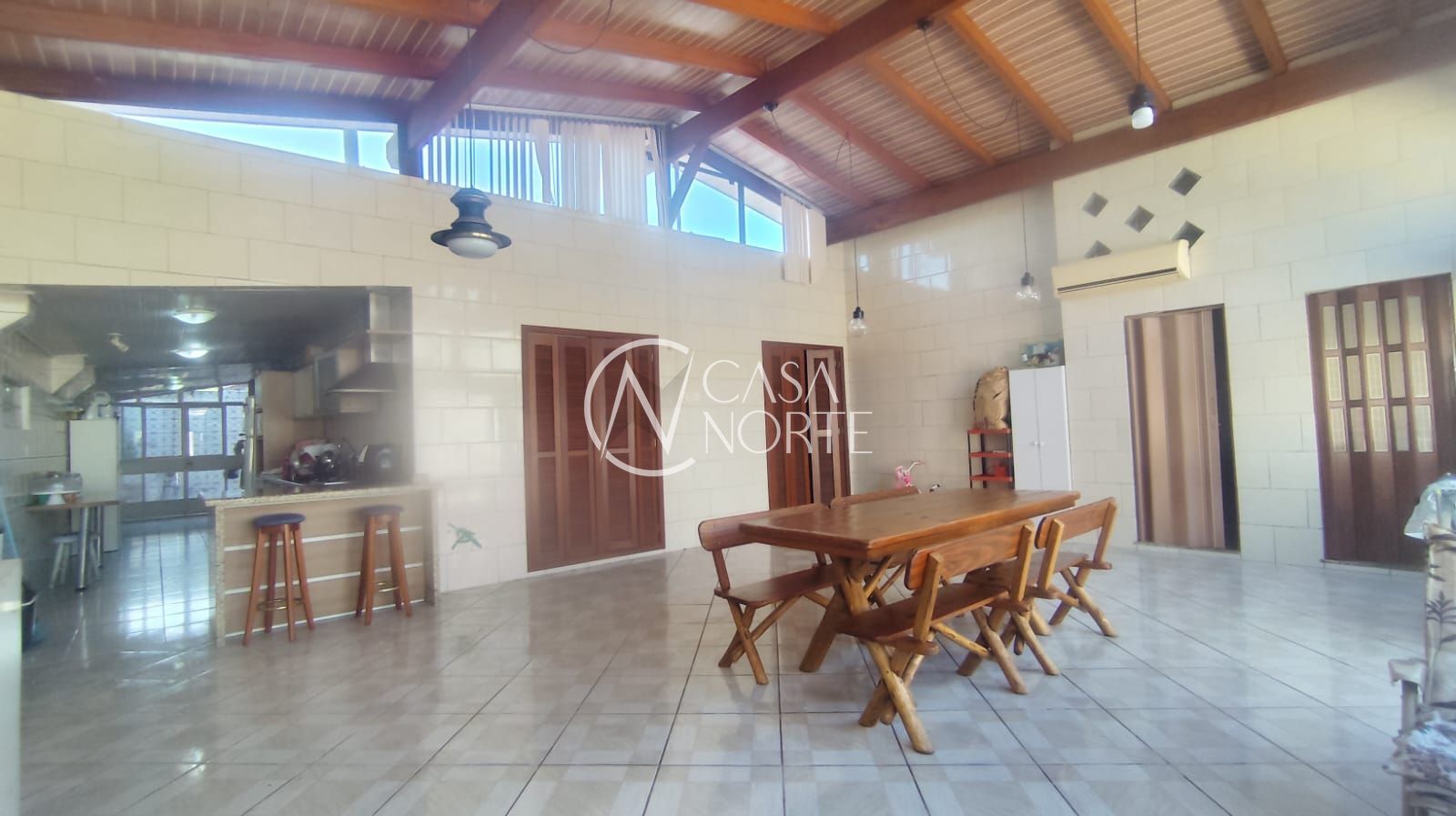 Casa à venda com 3 quartos, 220m², 1 suíte, 3 vagas, Rua José Gelain no bairro Parque Santa Fé em Porto Alegre