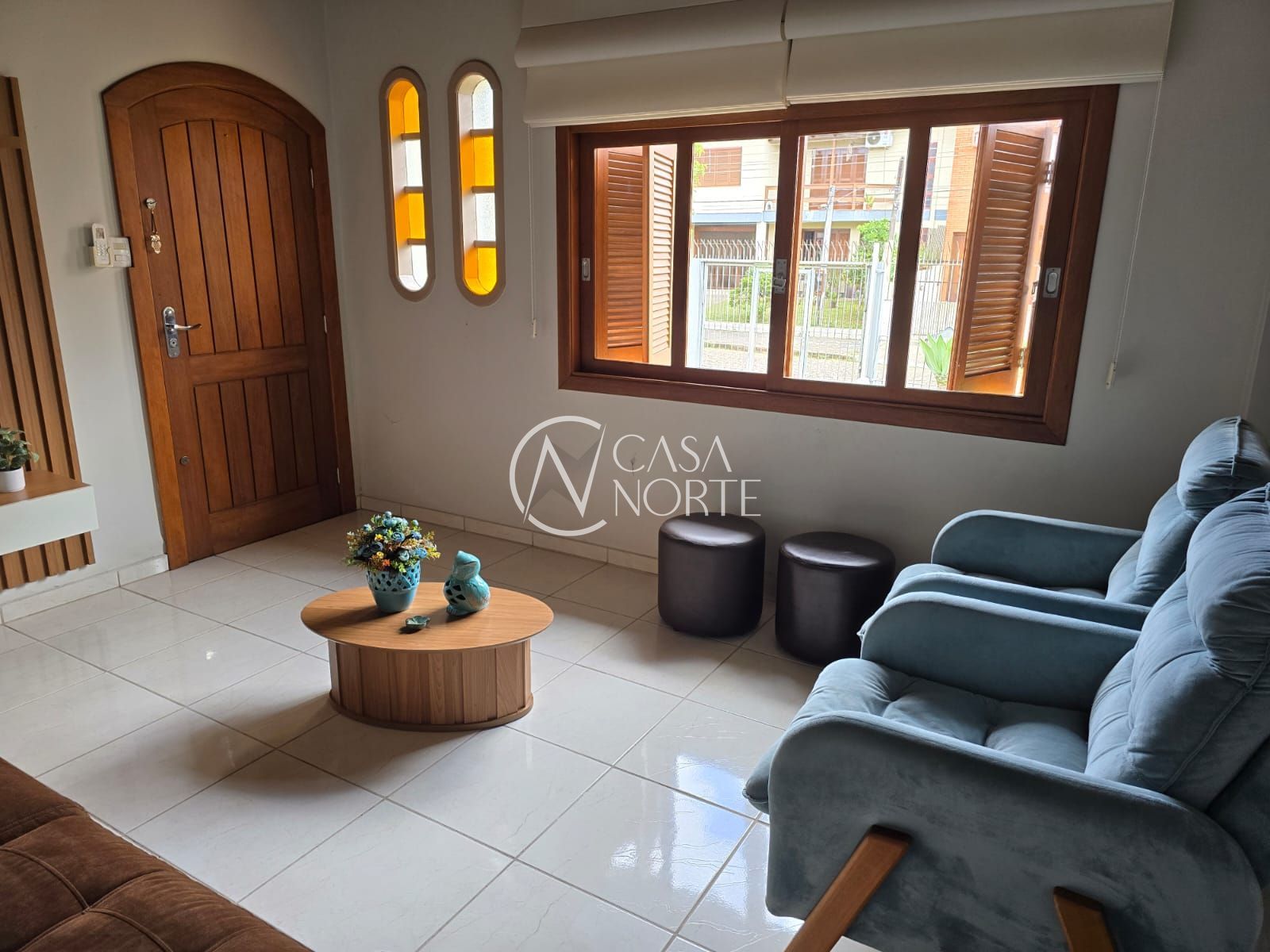 Casa à venda com 3 quartos, 145m², 4 vagas, Rua Serafim Alencastro no bairro Sarandi em Porto Alegre