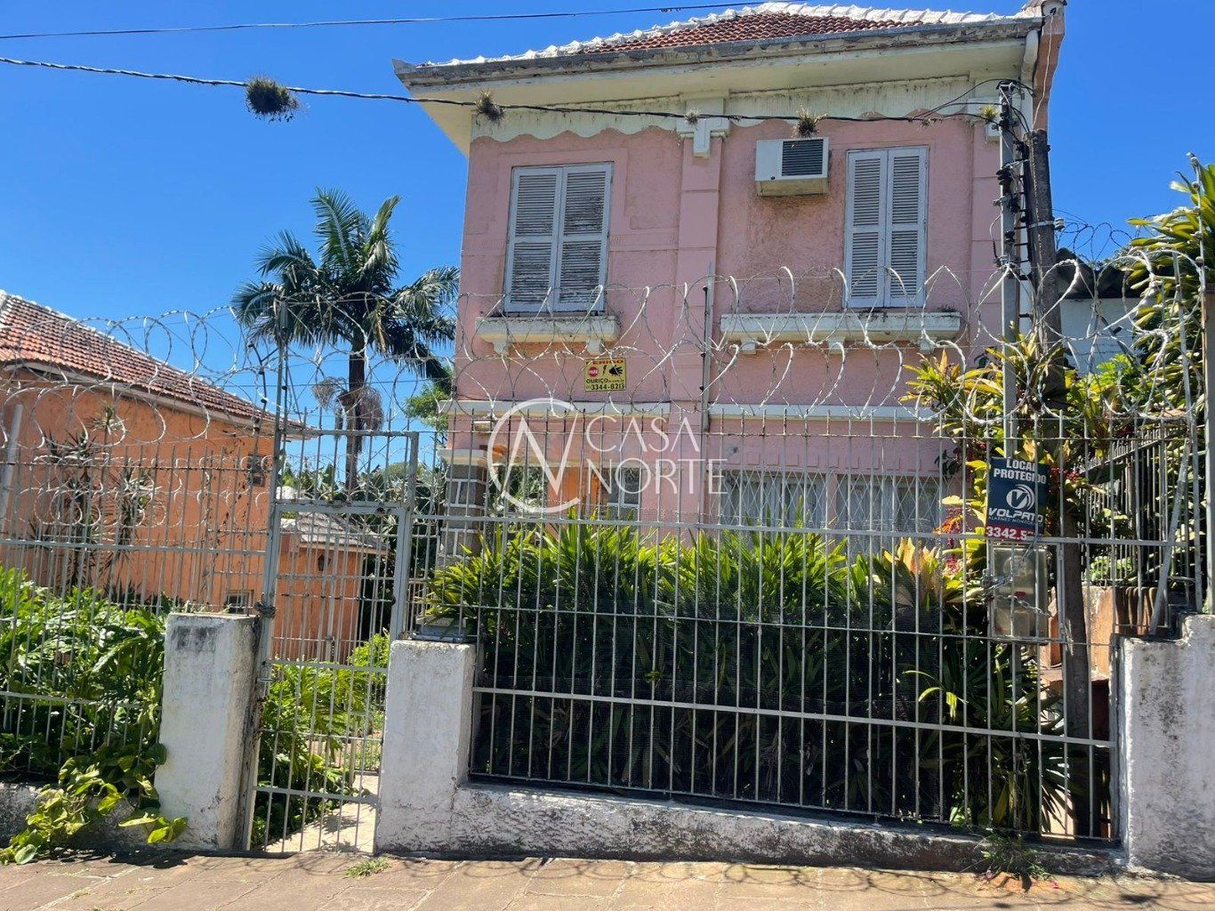 Casa à venda com 4 quartos, 300m², 1 suíte, Rua Humberto de Campos no bairro Partenon em Porto Alegre